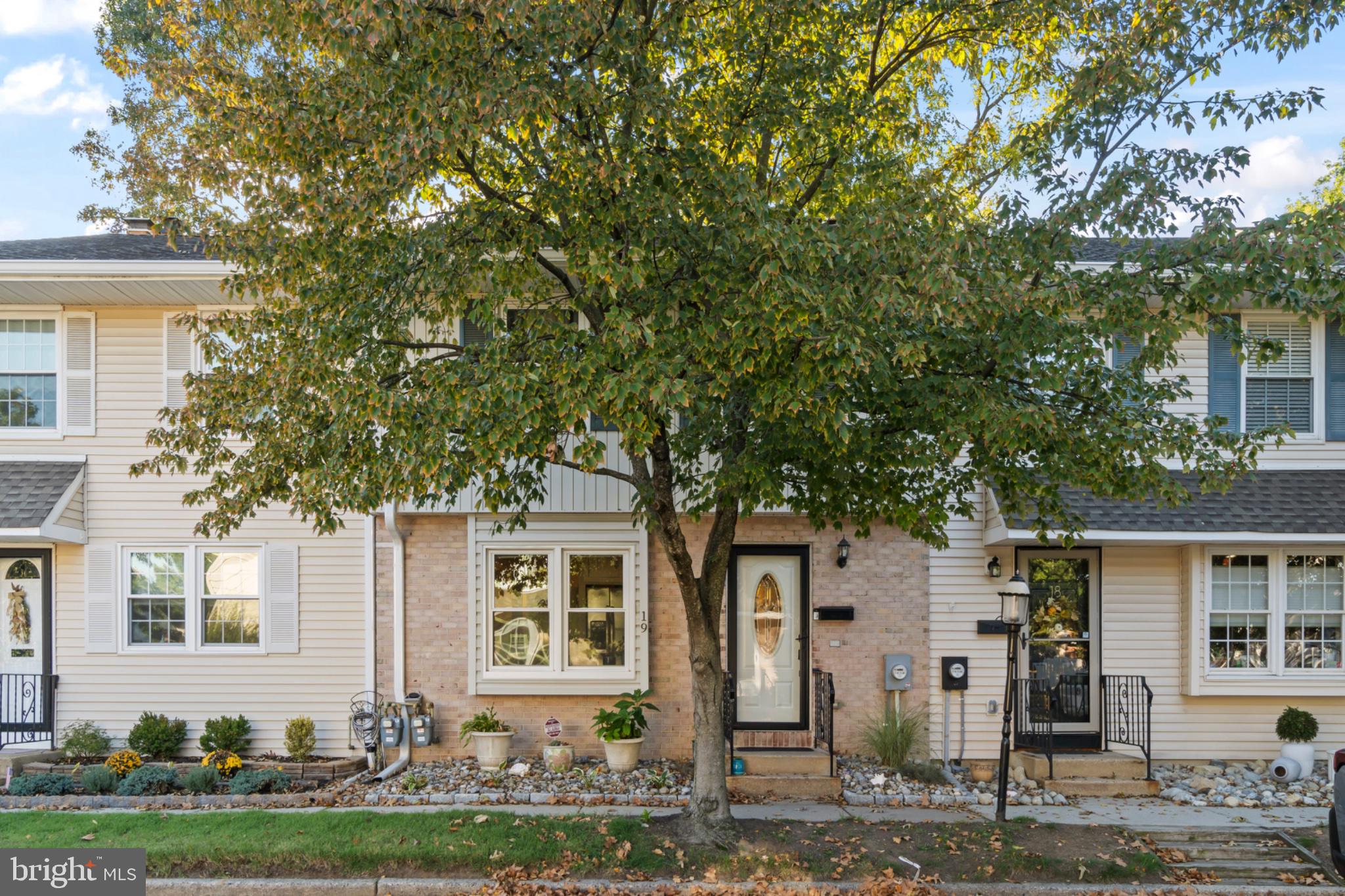 12 E MAPLE AVENUE 19