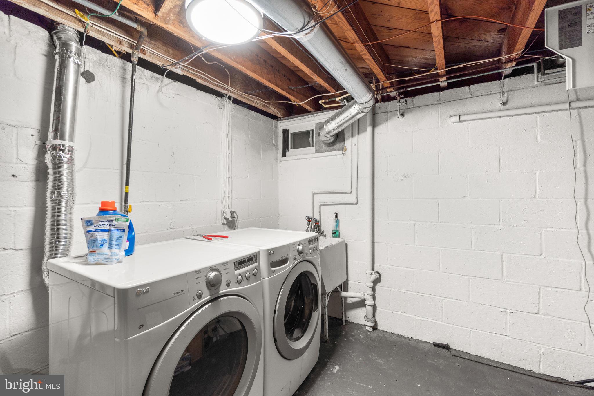 CRESTWOOD - Residential