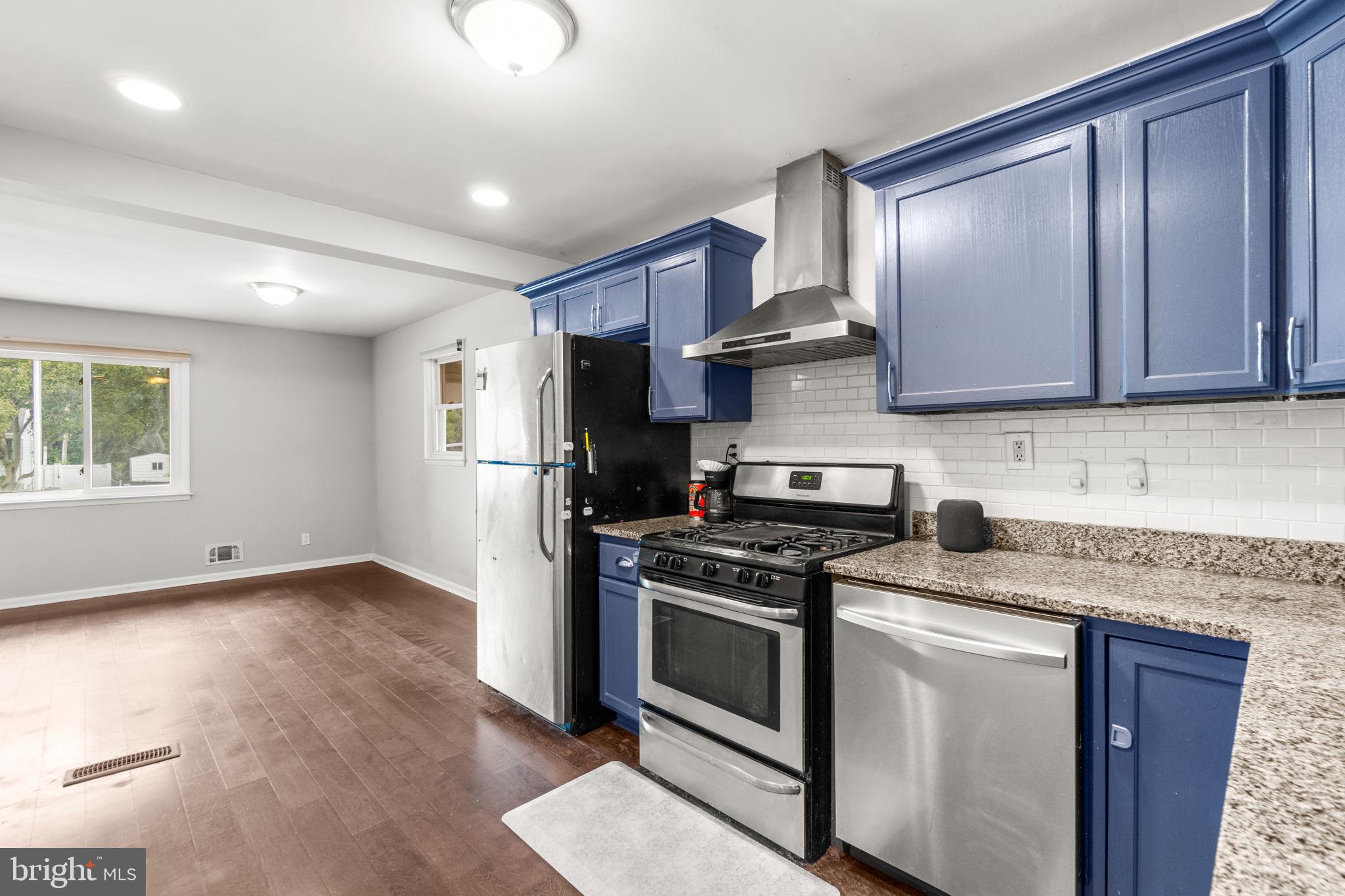 CRESTWOOD - Residential