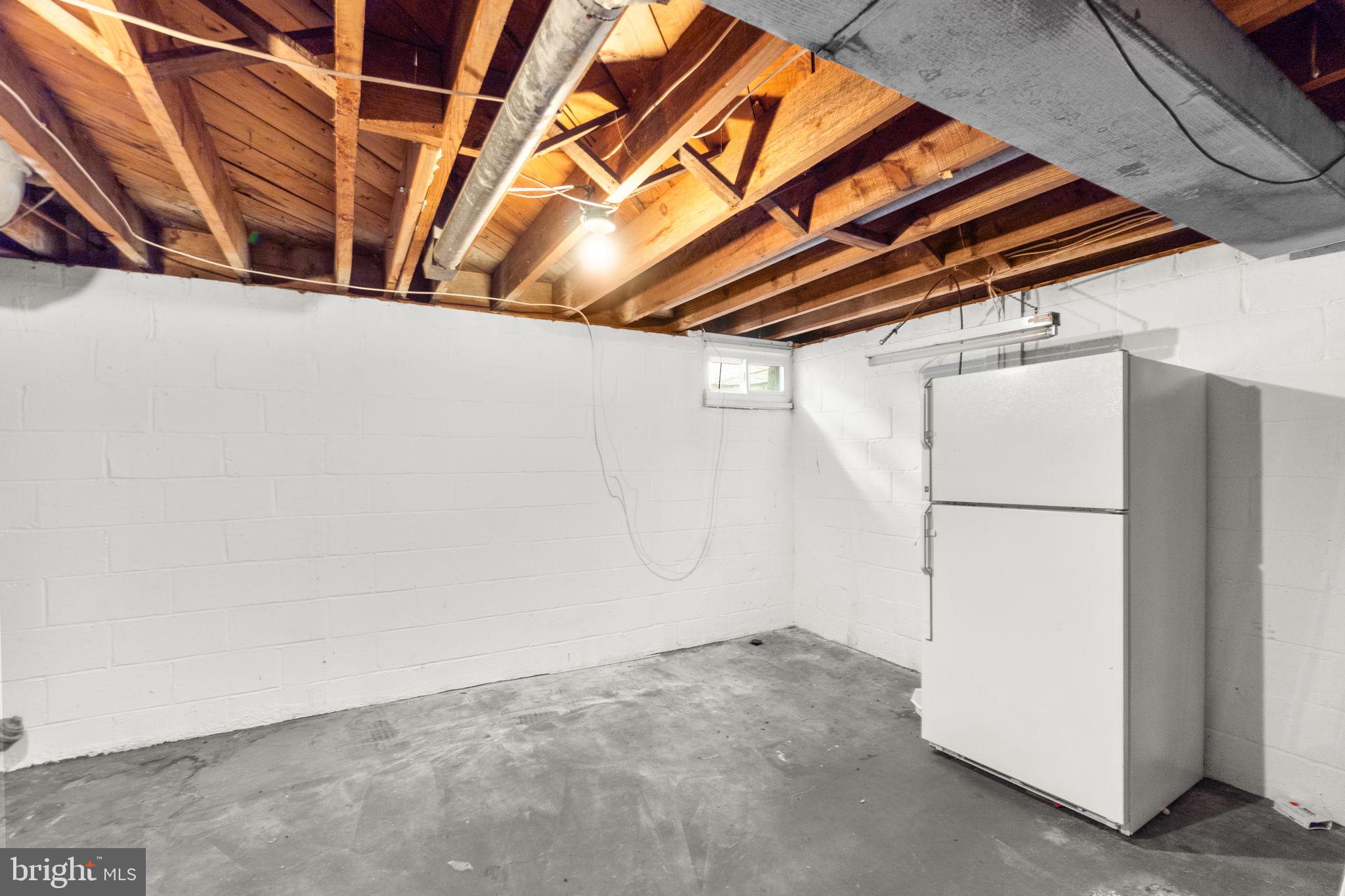 CRESTWOOD - Residential