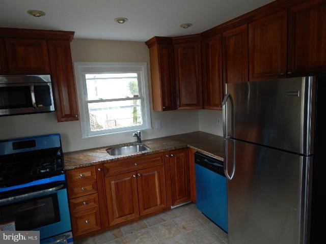 BROADWOOD MANOR - Residential