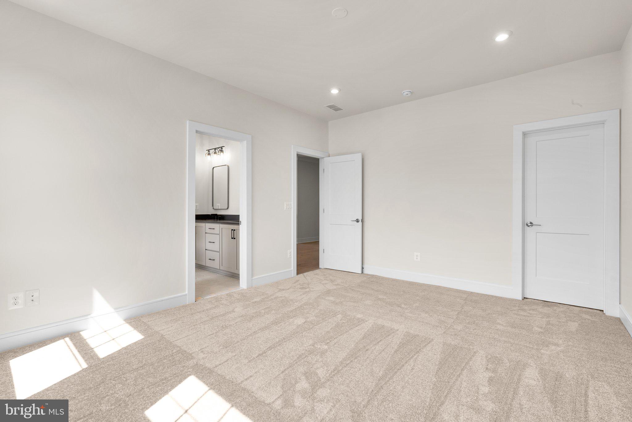 MEADOWBROOK - Residential