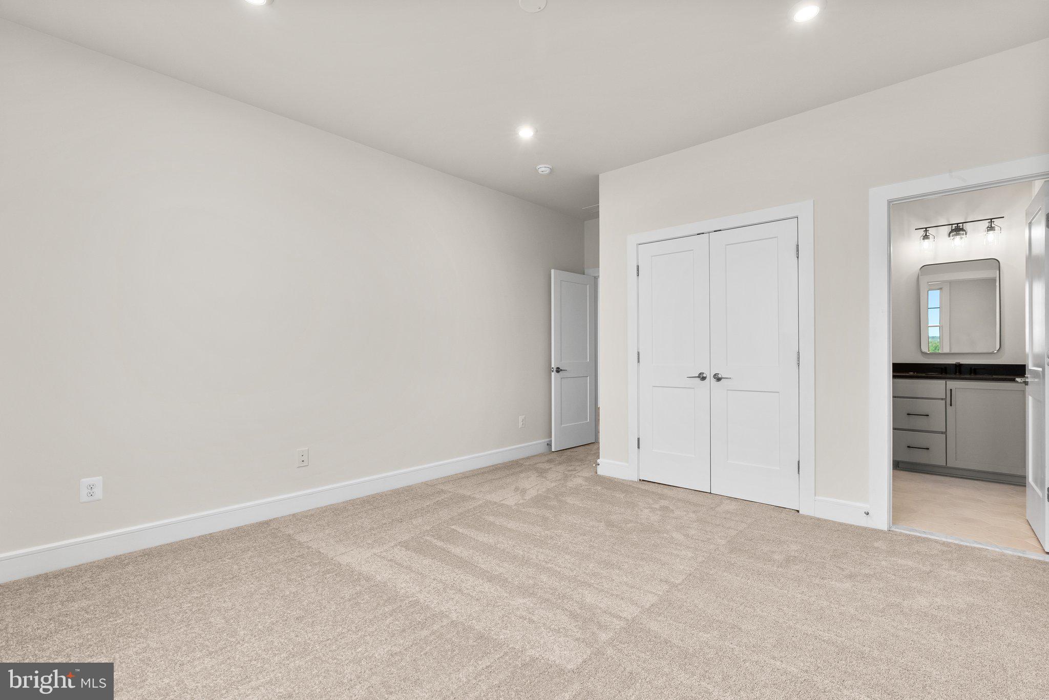 MEADOWBROOK - Residential