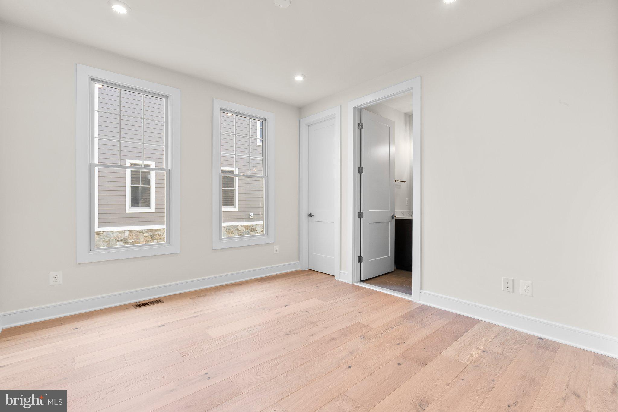 MEADOWBROOK - Residential