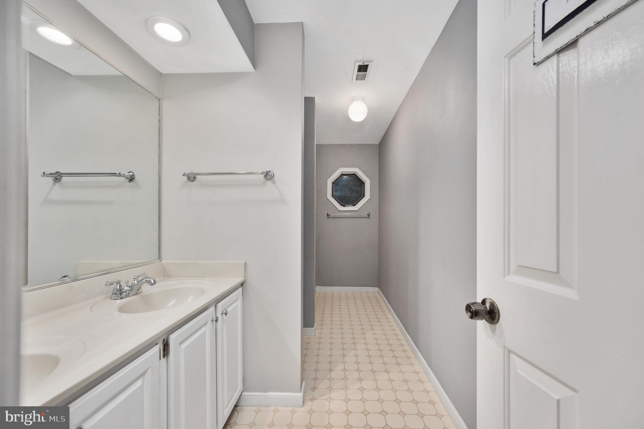 CREEKSIDE - Residential