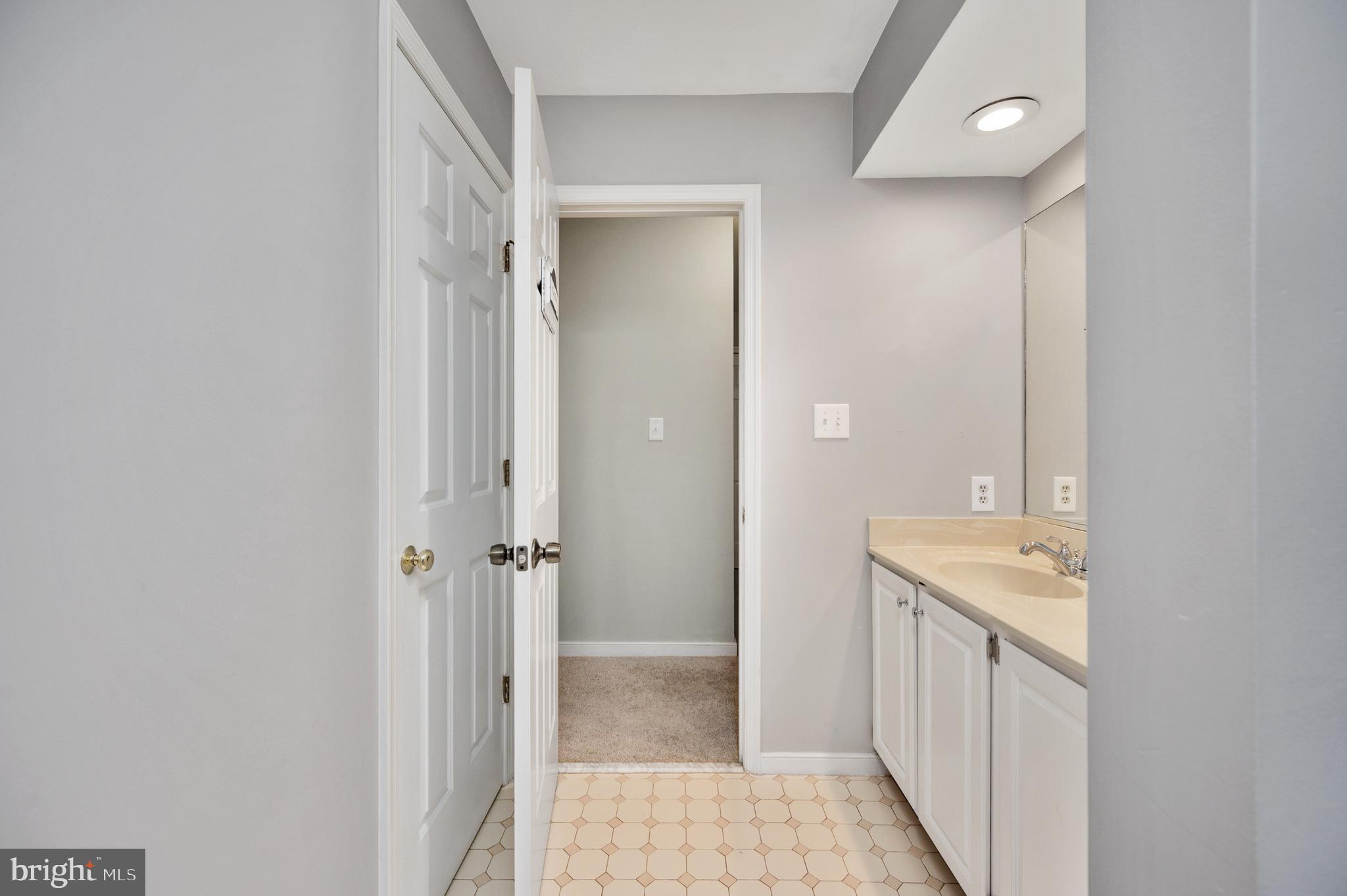 CREEKSIDE - Residential