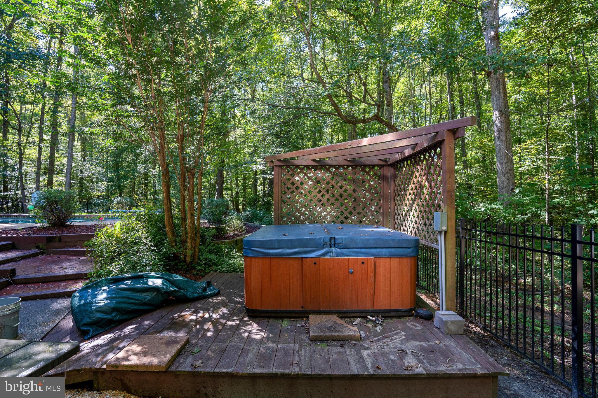 CREEKSIDE - Residential