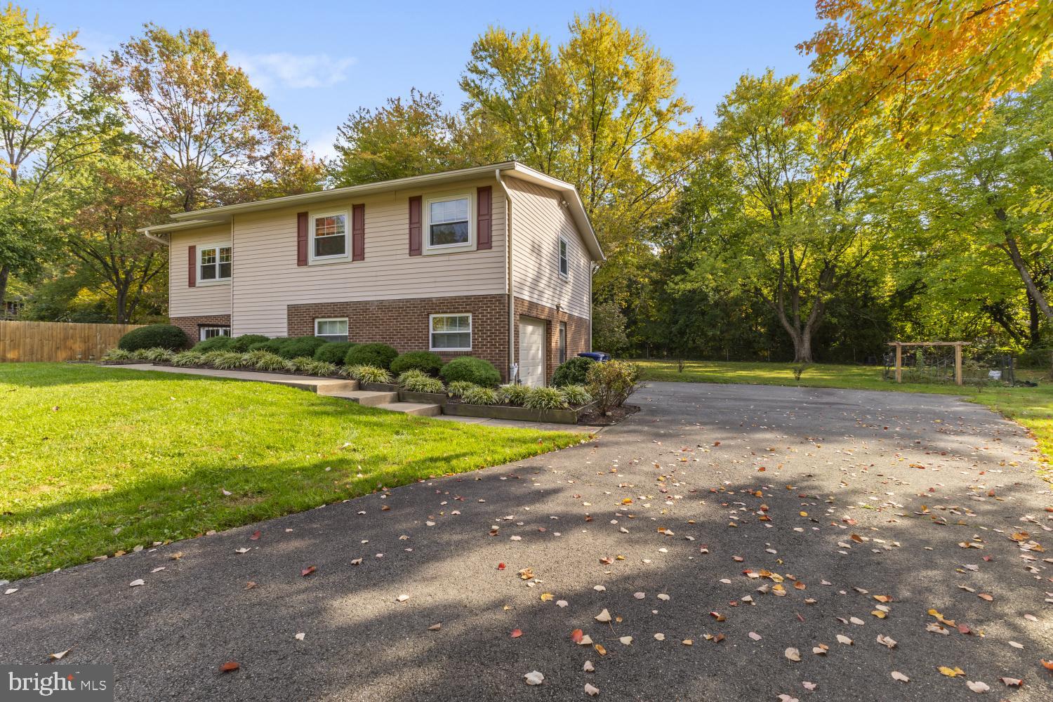911 MCDANIEL COURT