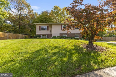 Photo of 911 Mcdaniel Court, HERNDON, VA 20170 (MLS # VAFX2337940)
