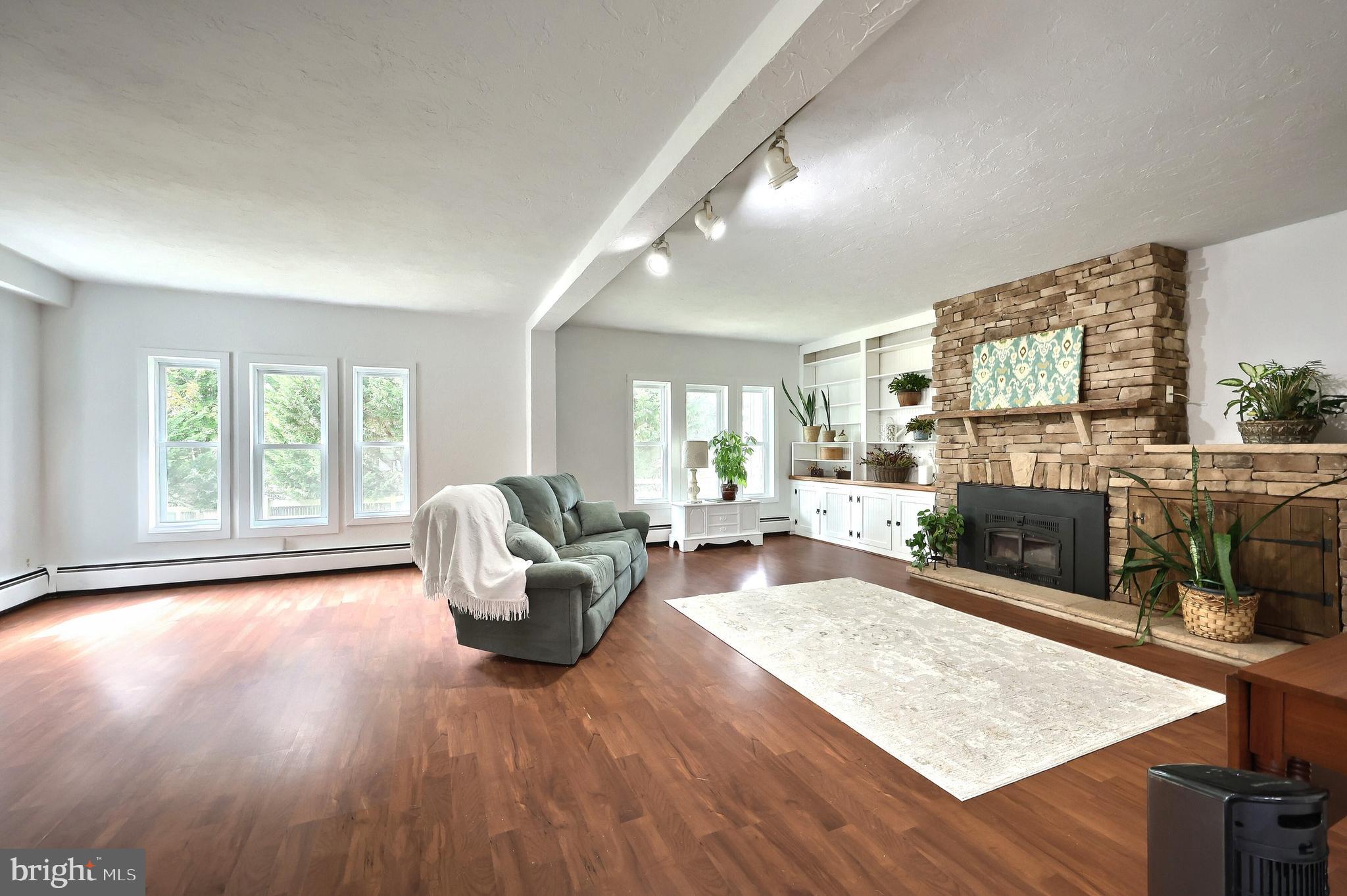 WEST MANHEIM - Residential