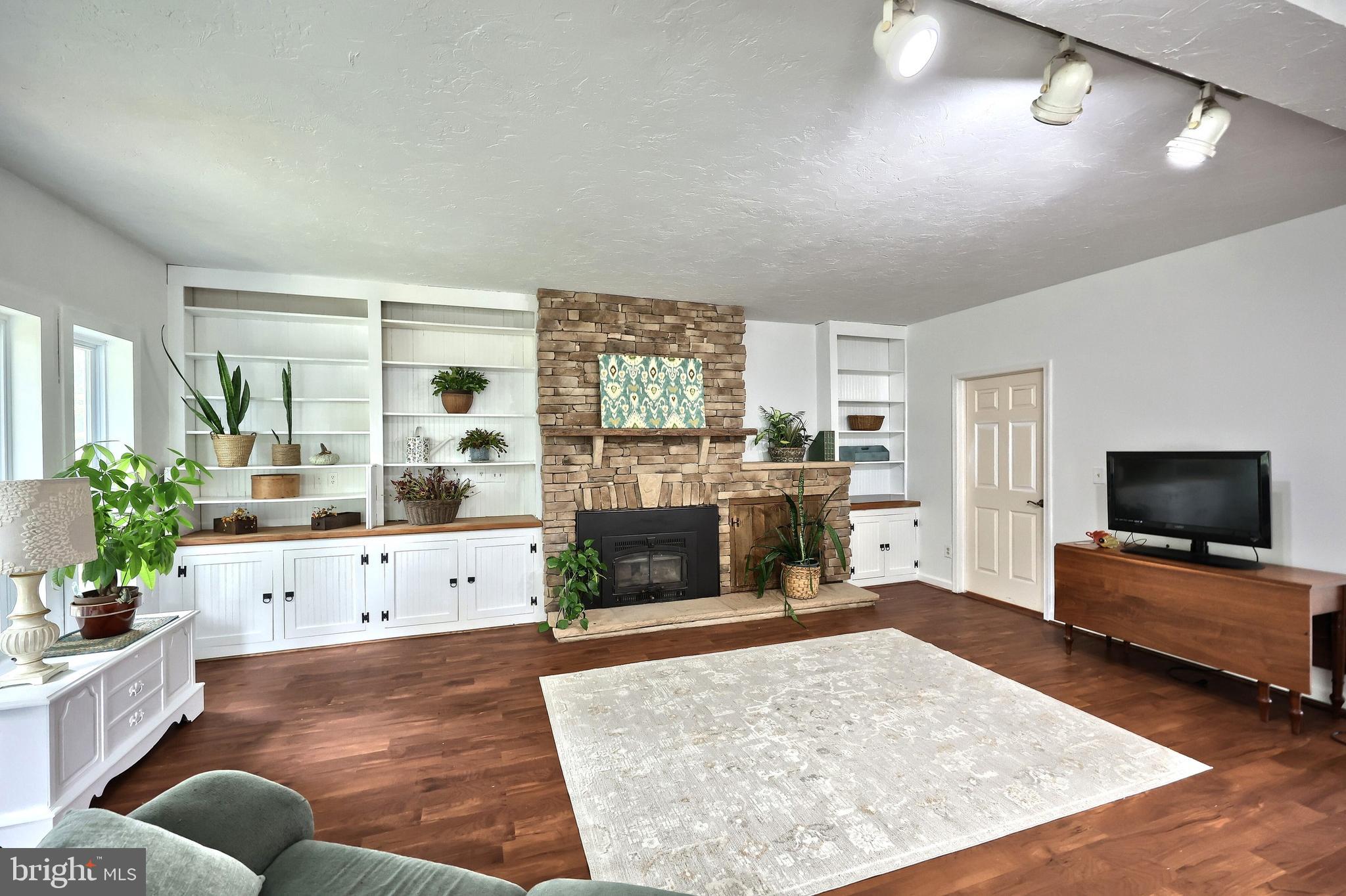 WEST MANHEIM - Residential