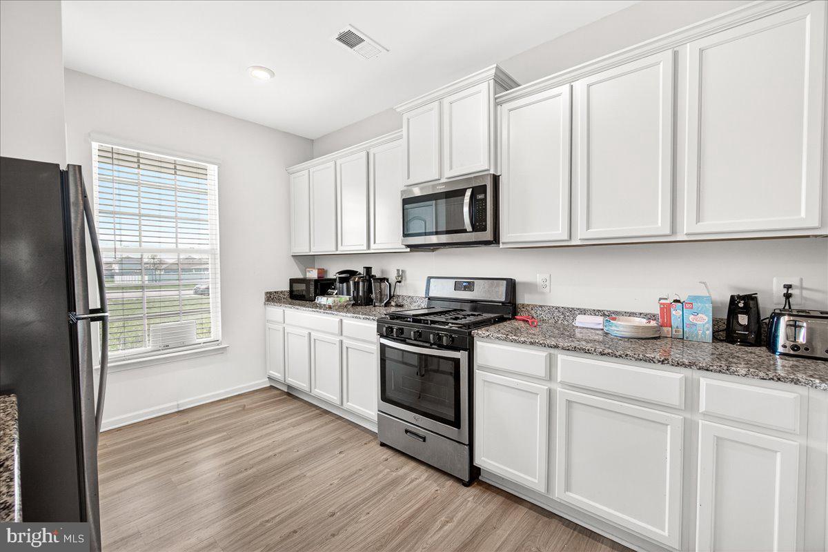 CAMBRIAN HILLS - Residential