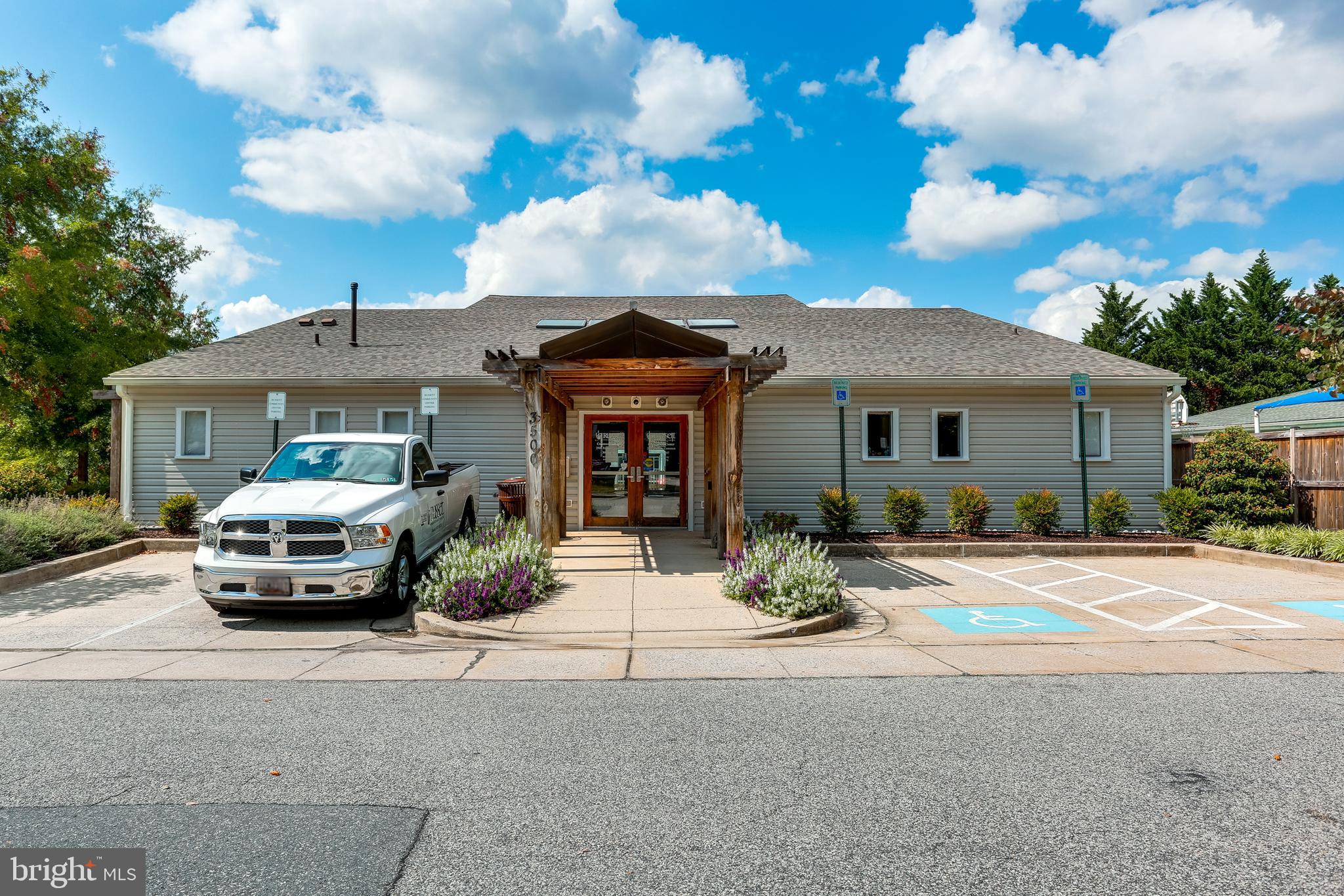 RUSSETT - Residential