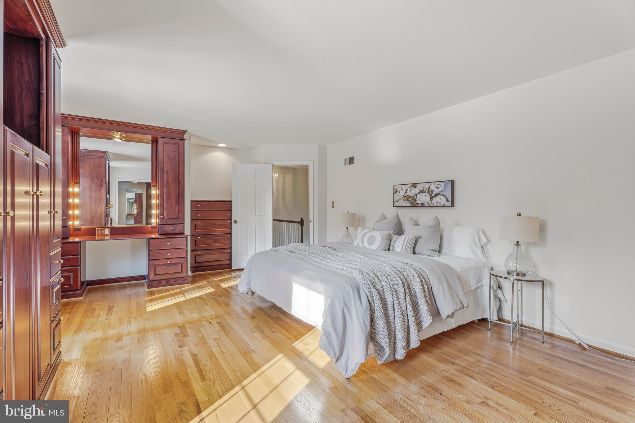 HOLLY KNOLL - Residential