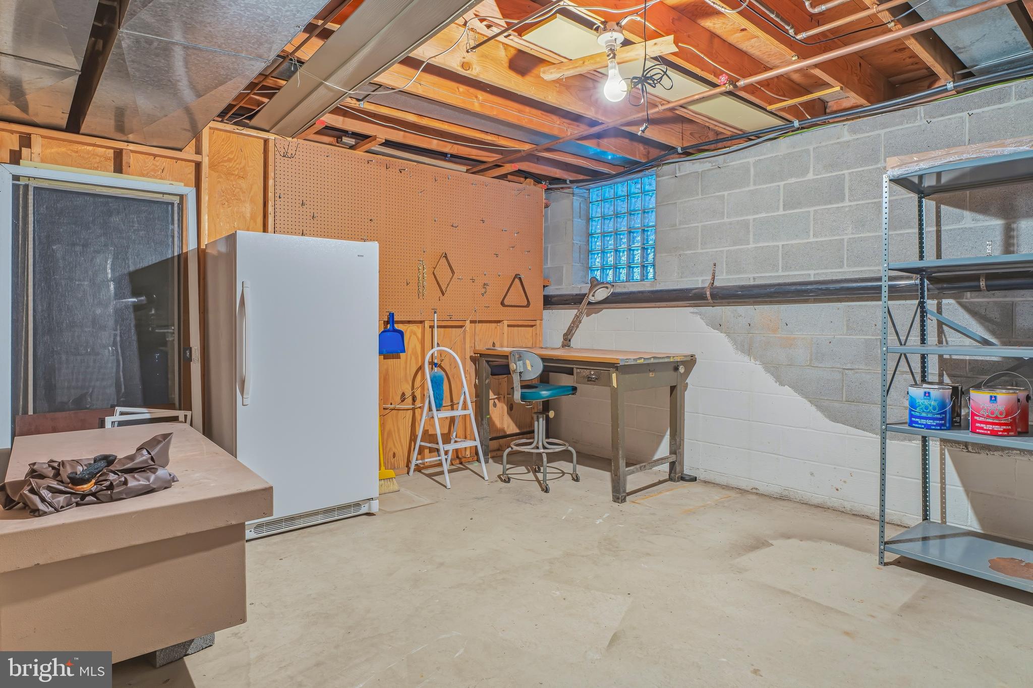 HOLLY KNOLL - Residential