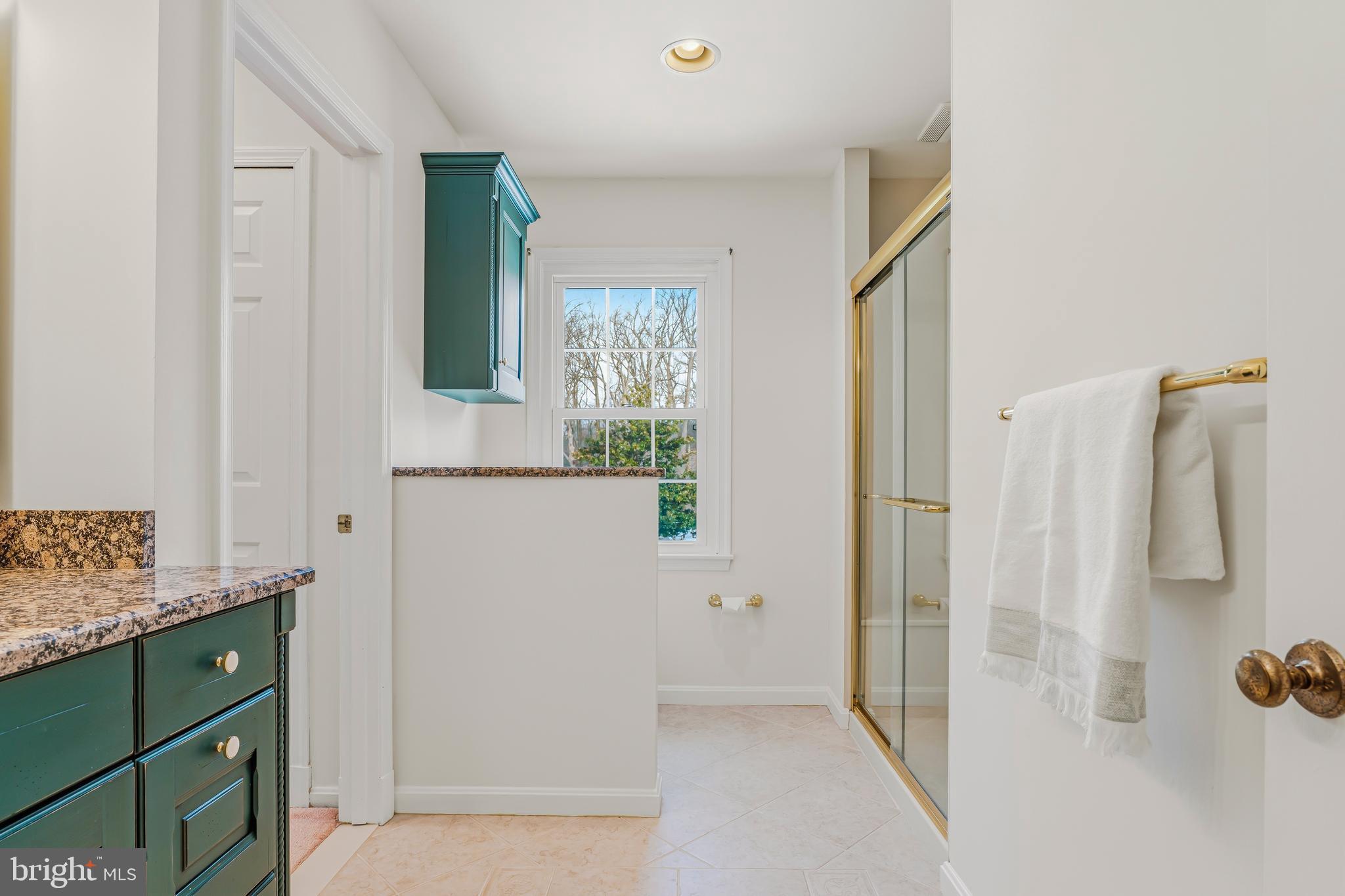 HOLLY KNOLL - Residential