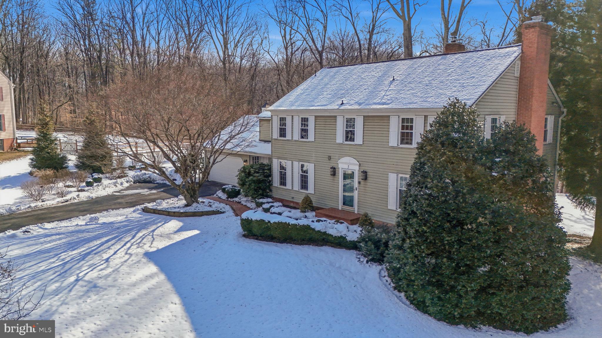 HOLLY KNOLL - Residential