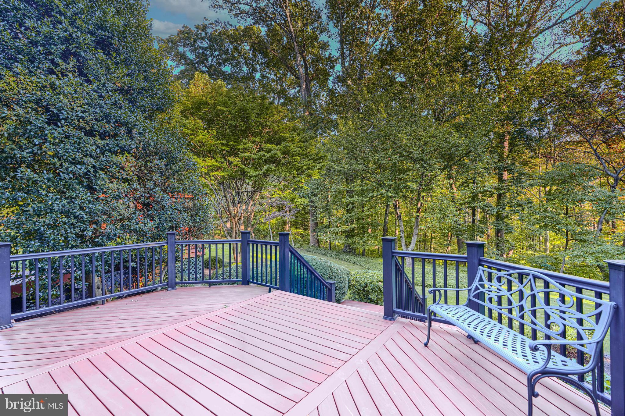 HOLLY KNOLL - Residential