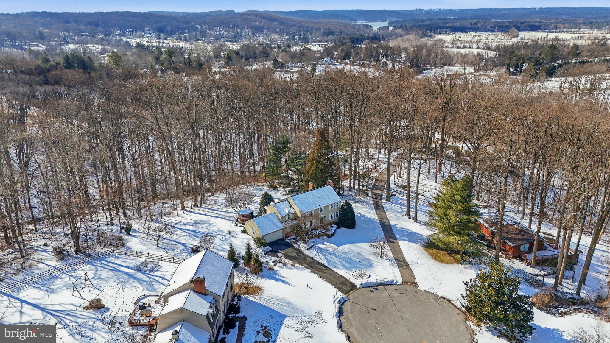 HOLLY KNOLL - Residential