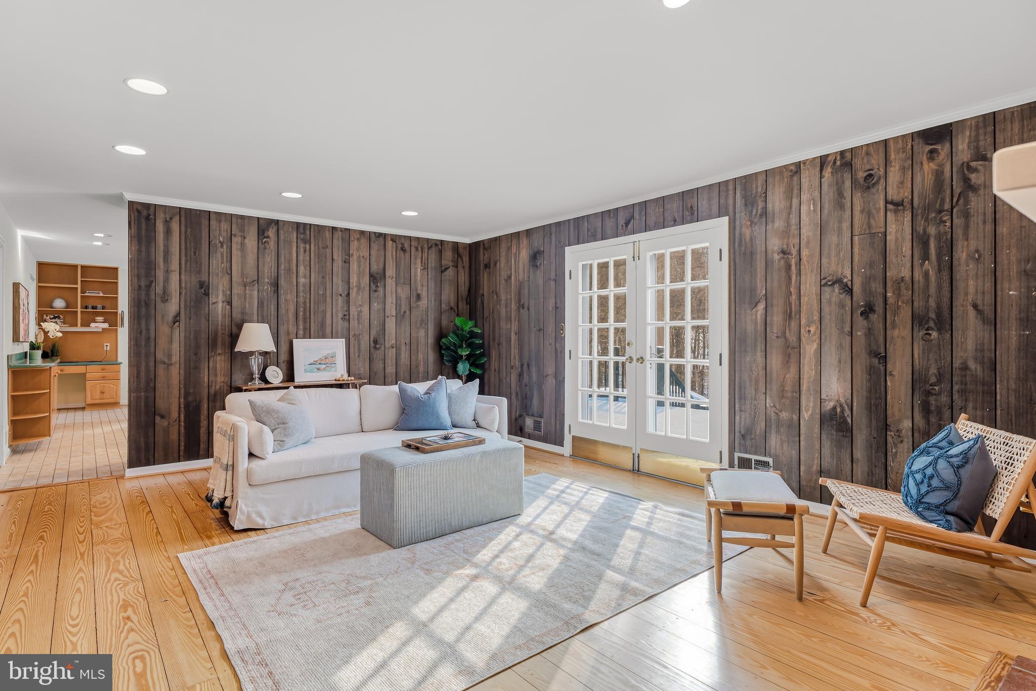 HOLLY KNOLL - Residential