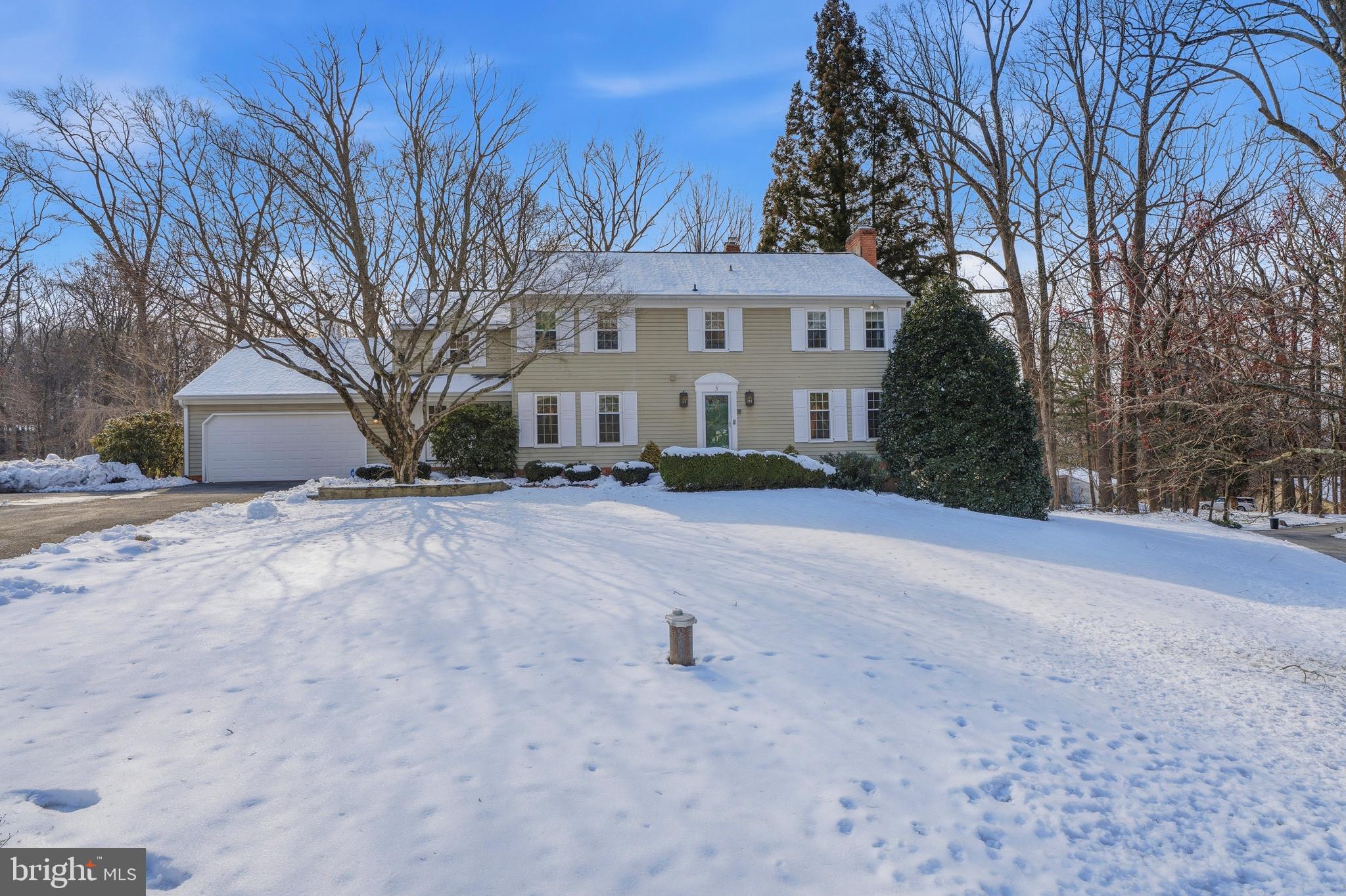 HOLLY KNOLL - Residential