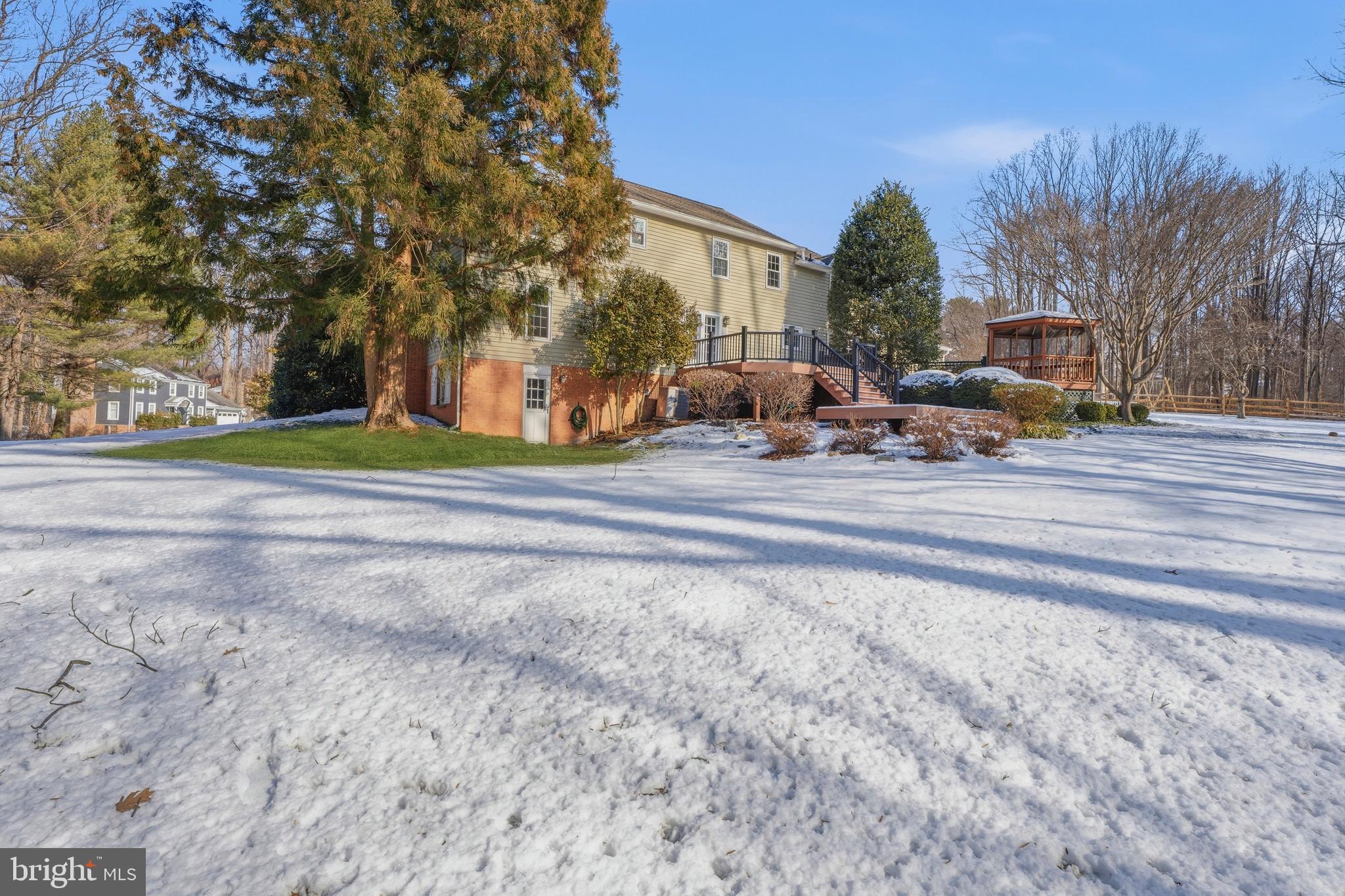 HOLLY KNOLL - Residential