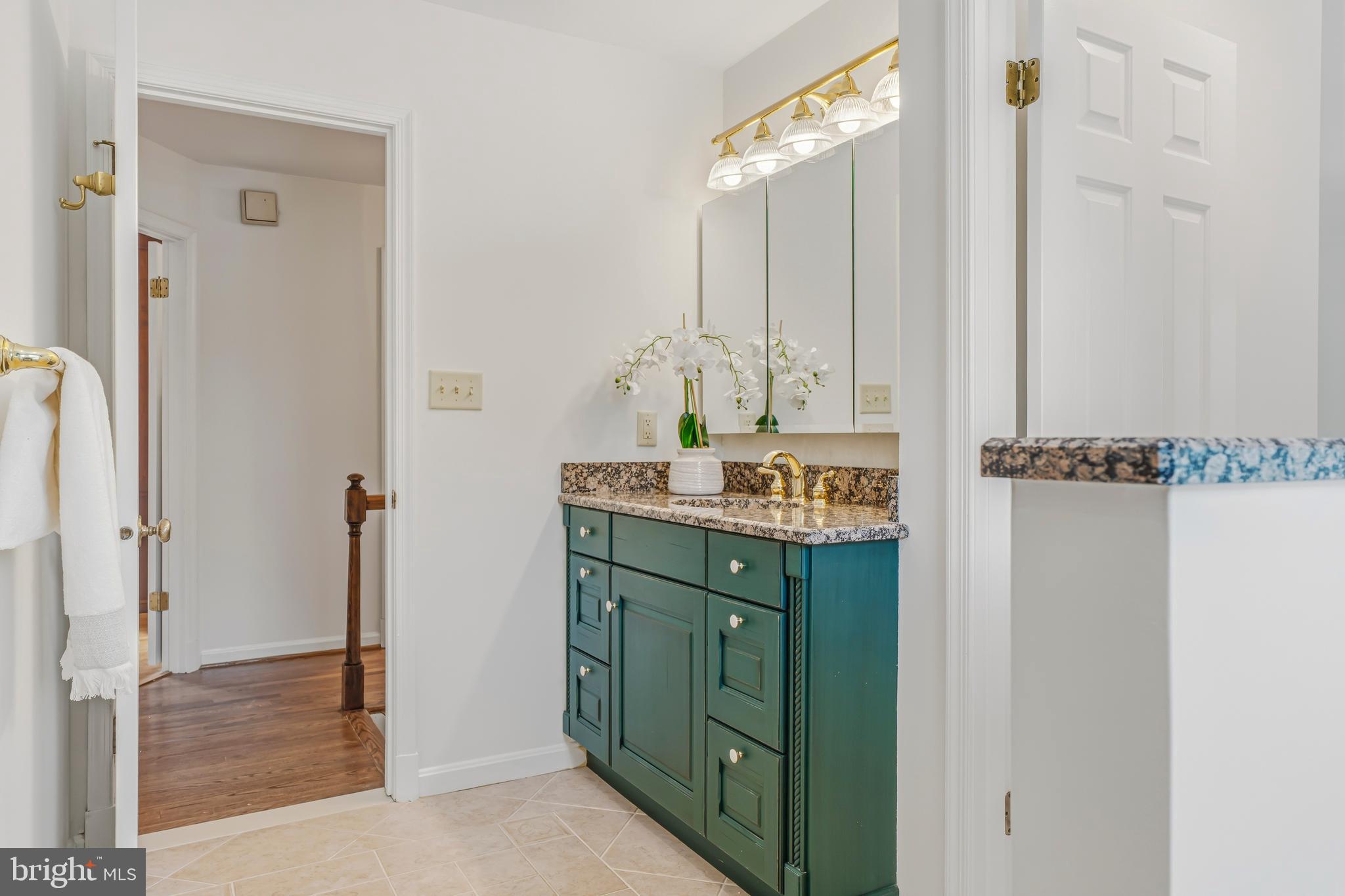 HOLLY KNOLL - Residential