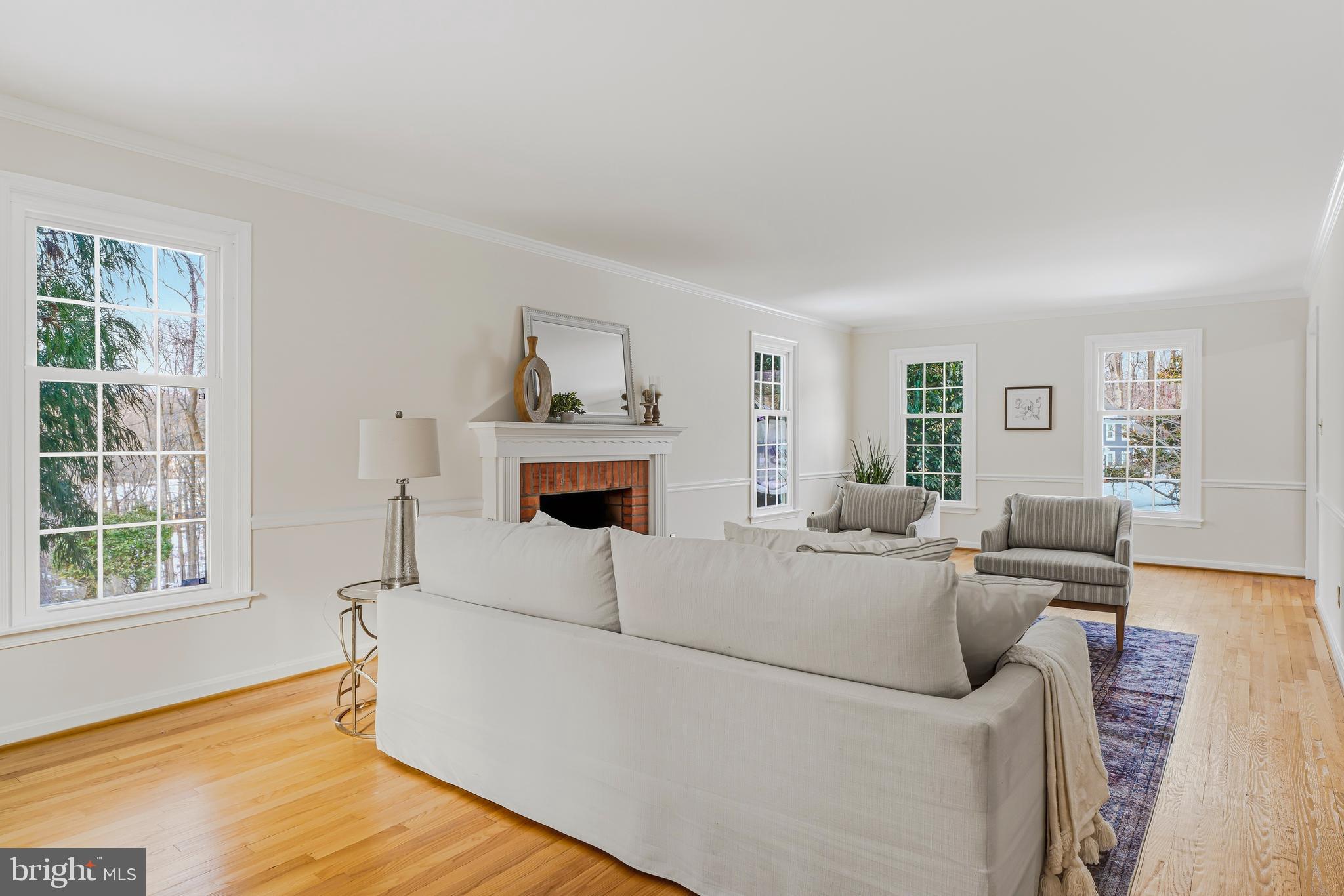 HOLLY KNOLL - Residential