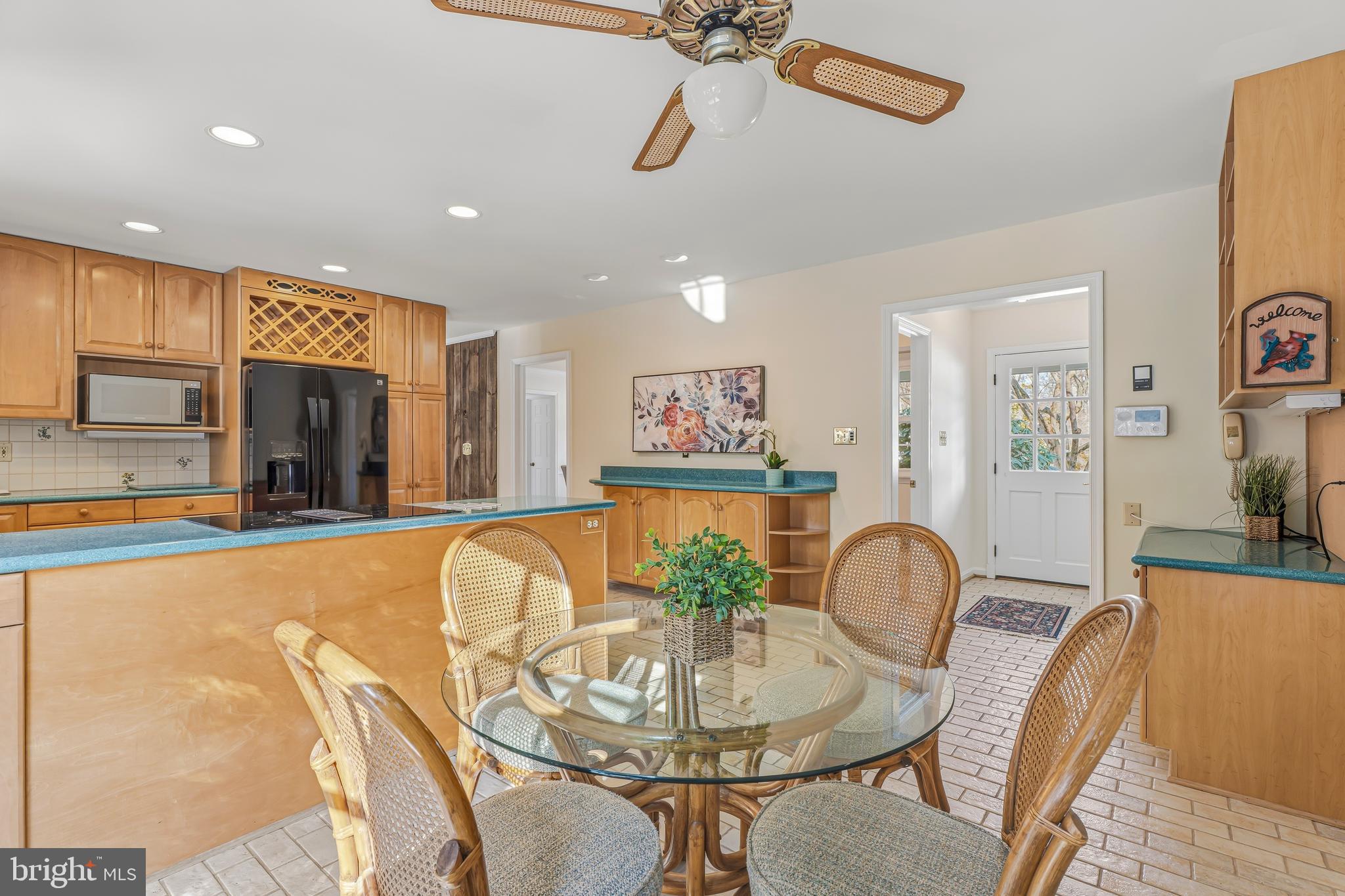 HOLLY KNOLL - Residential