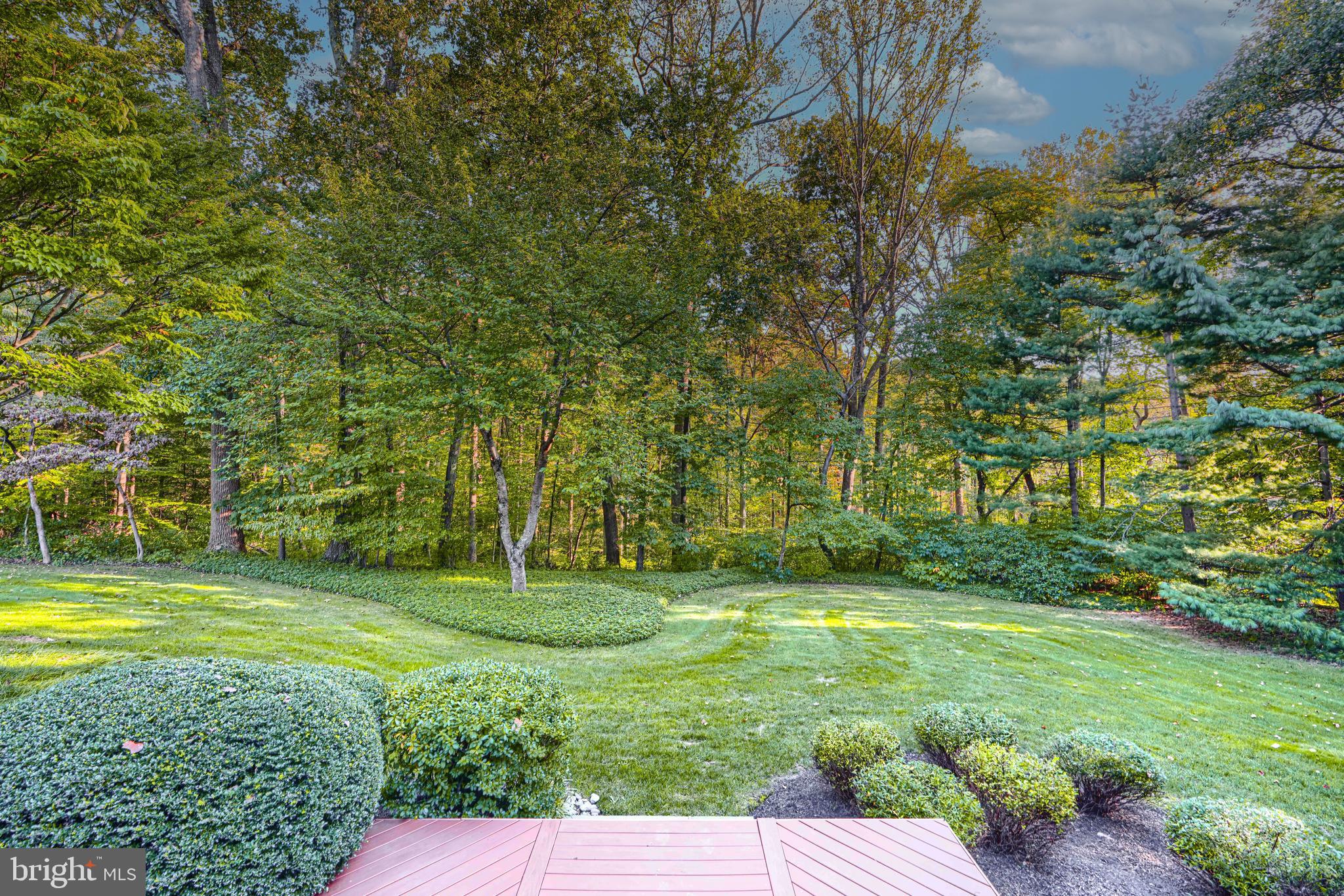 HOLLY KNOLL - Residential