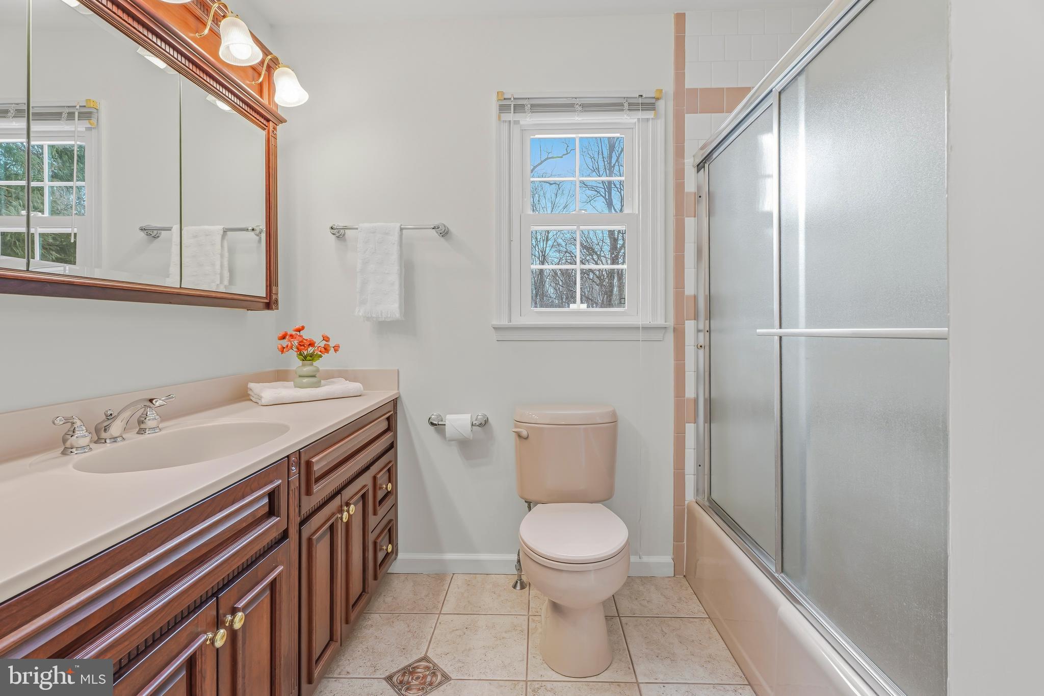 HOLLY KNOLL - Residential