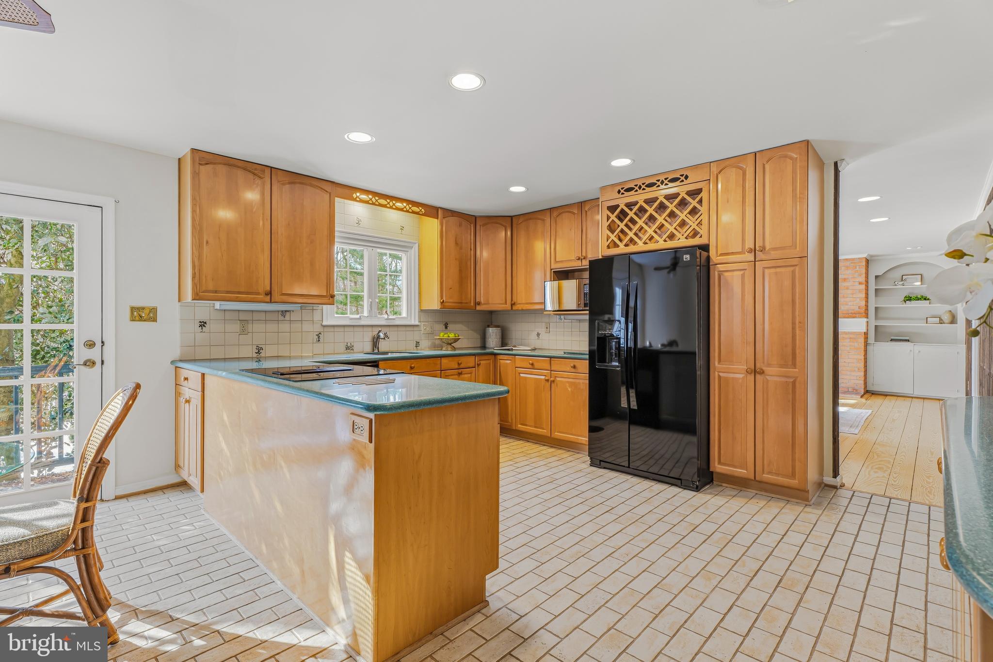 HOLLY KNOLL - Residential