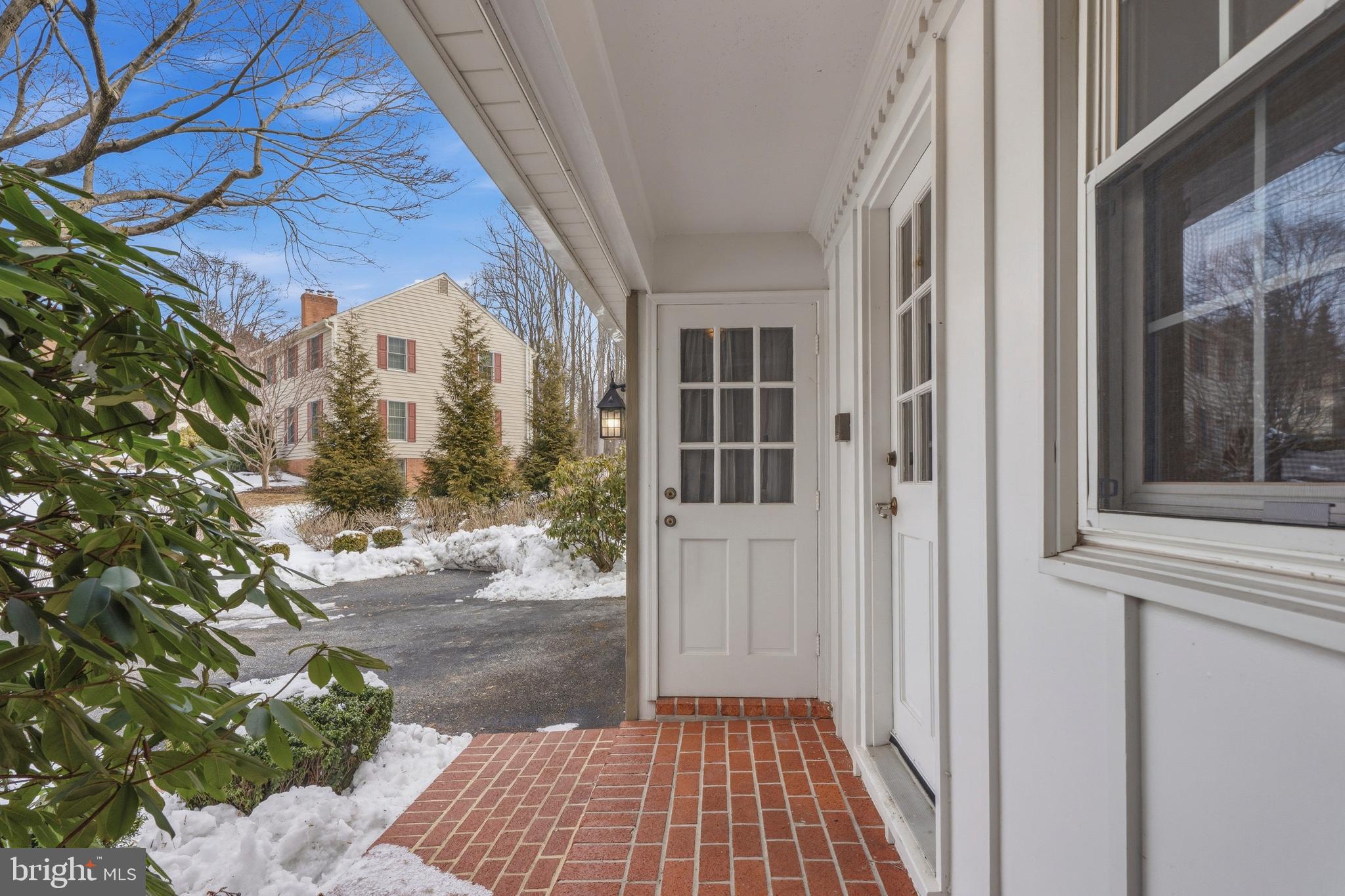 HOLLY KNOLL - Residential