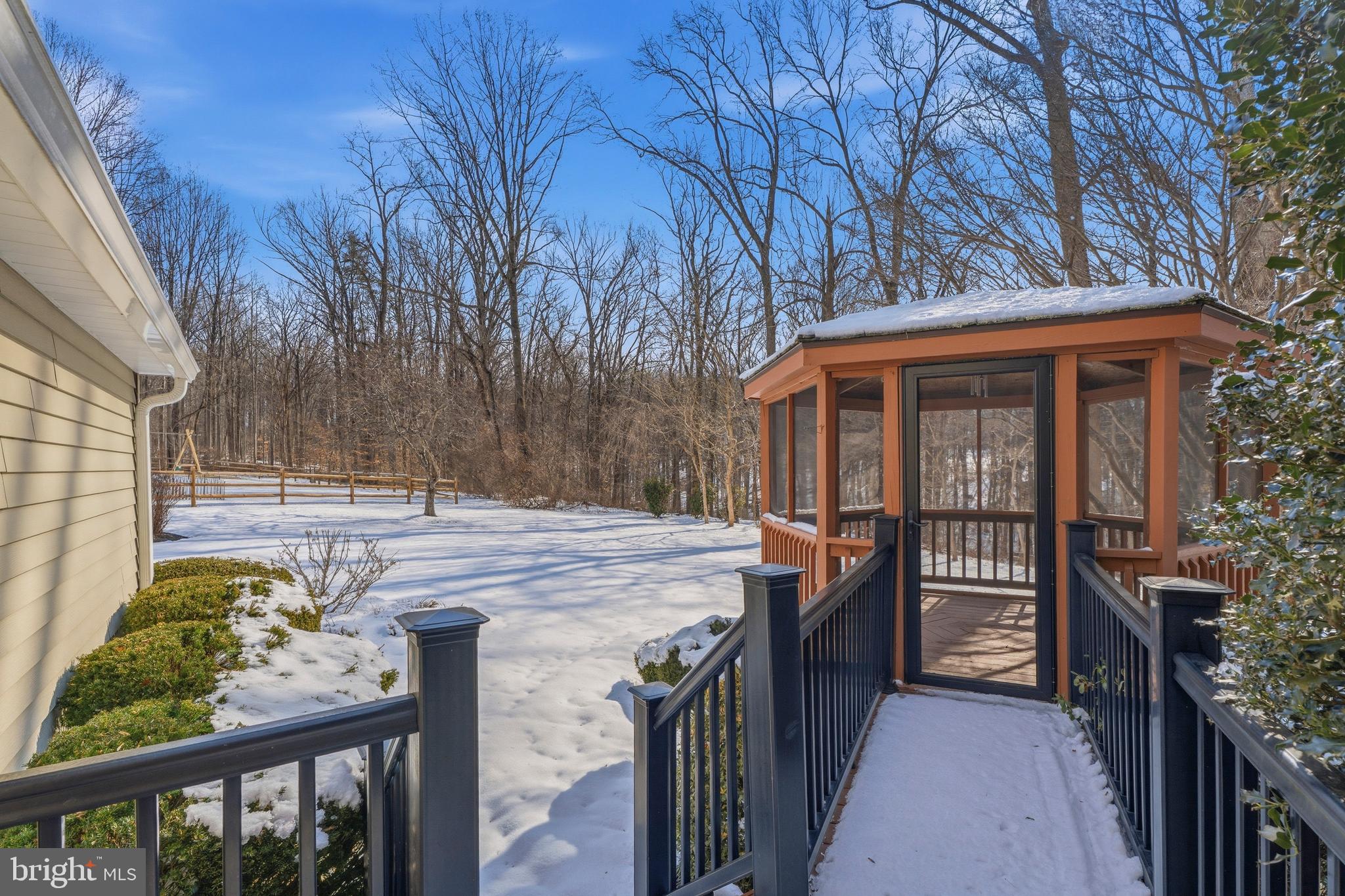 HOLLY KNOLL - Residential