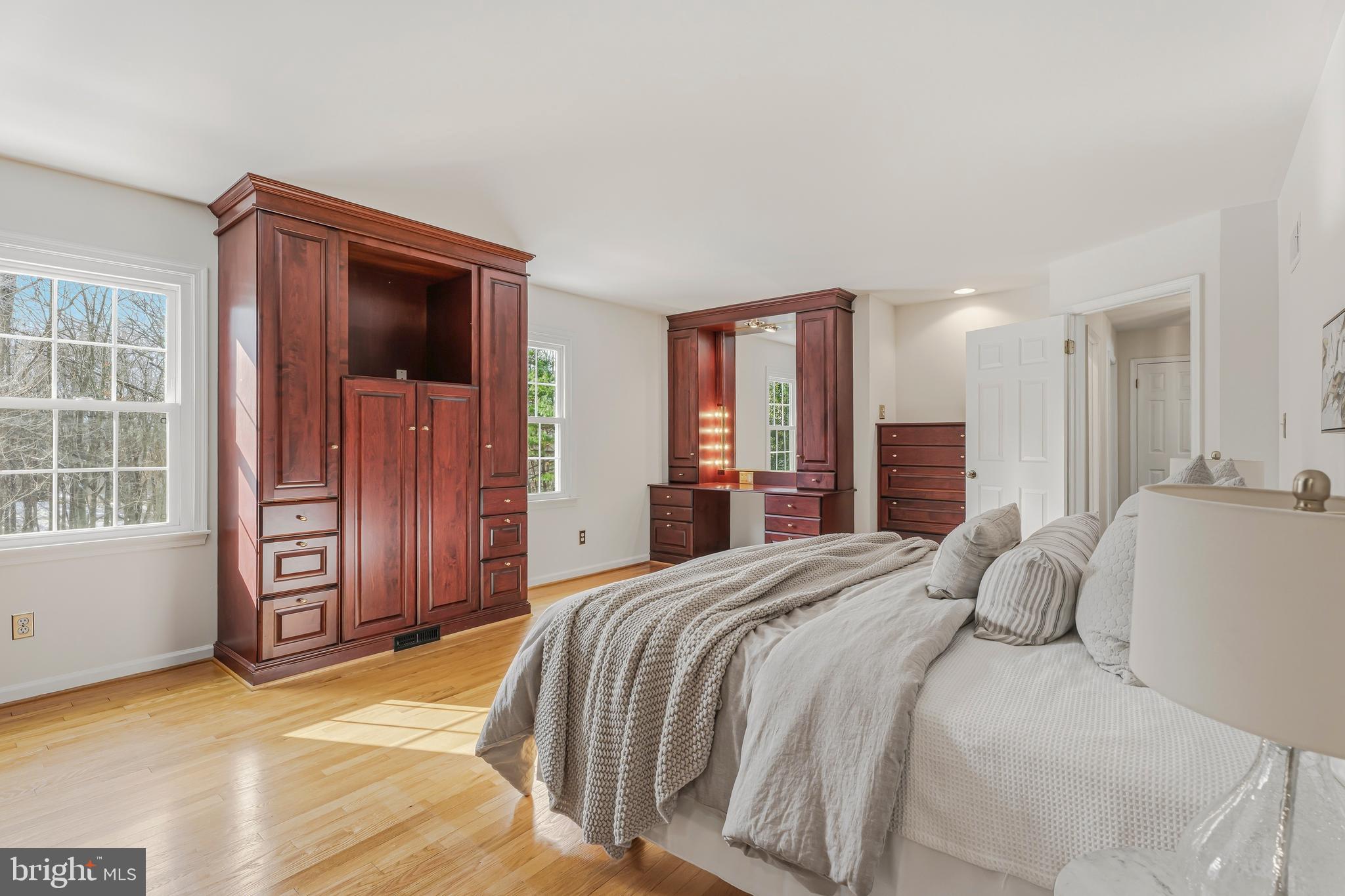 HOLLY KNOLL - Residential