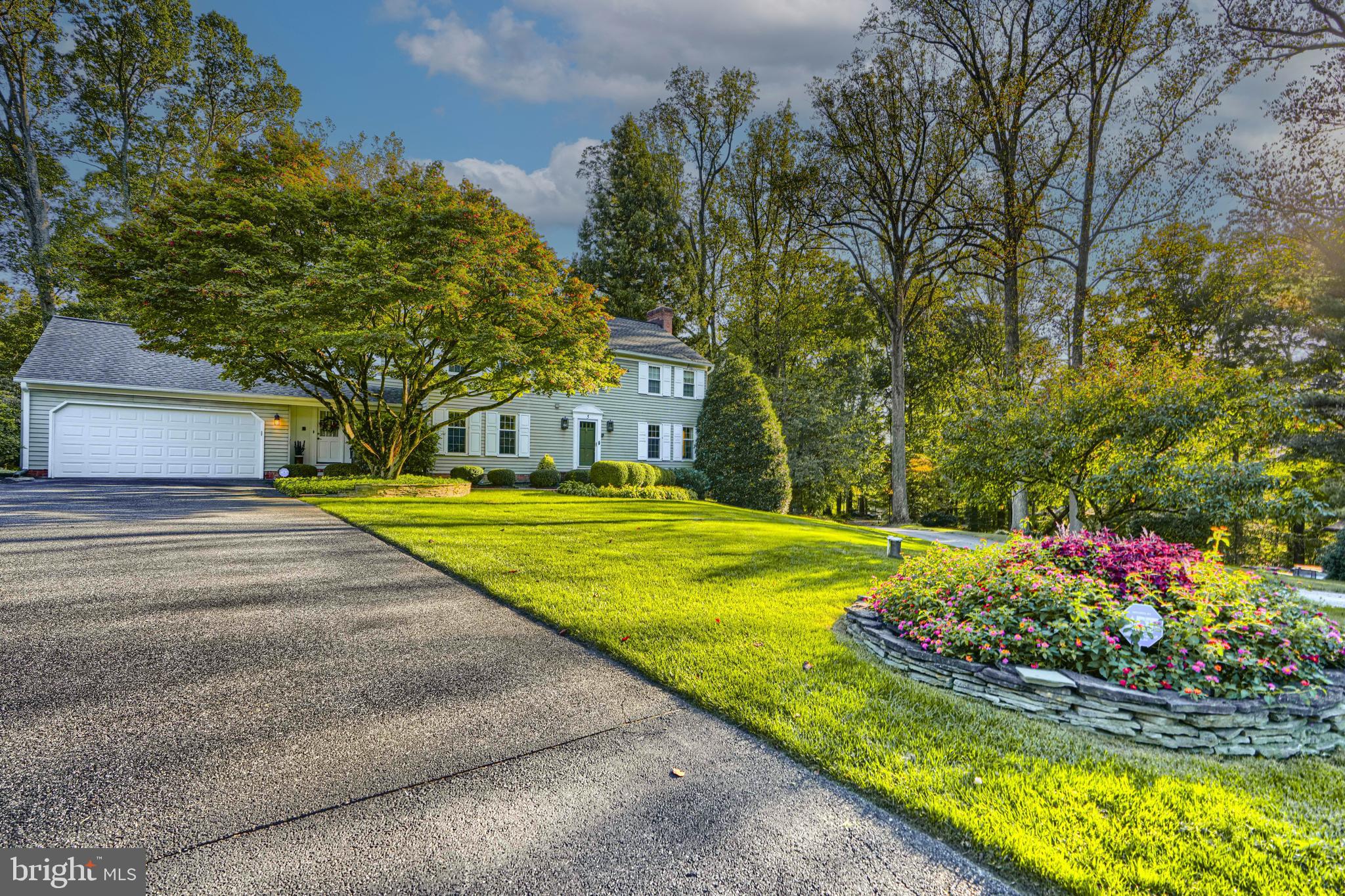 HOLLY KNOLL - Residential