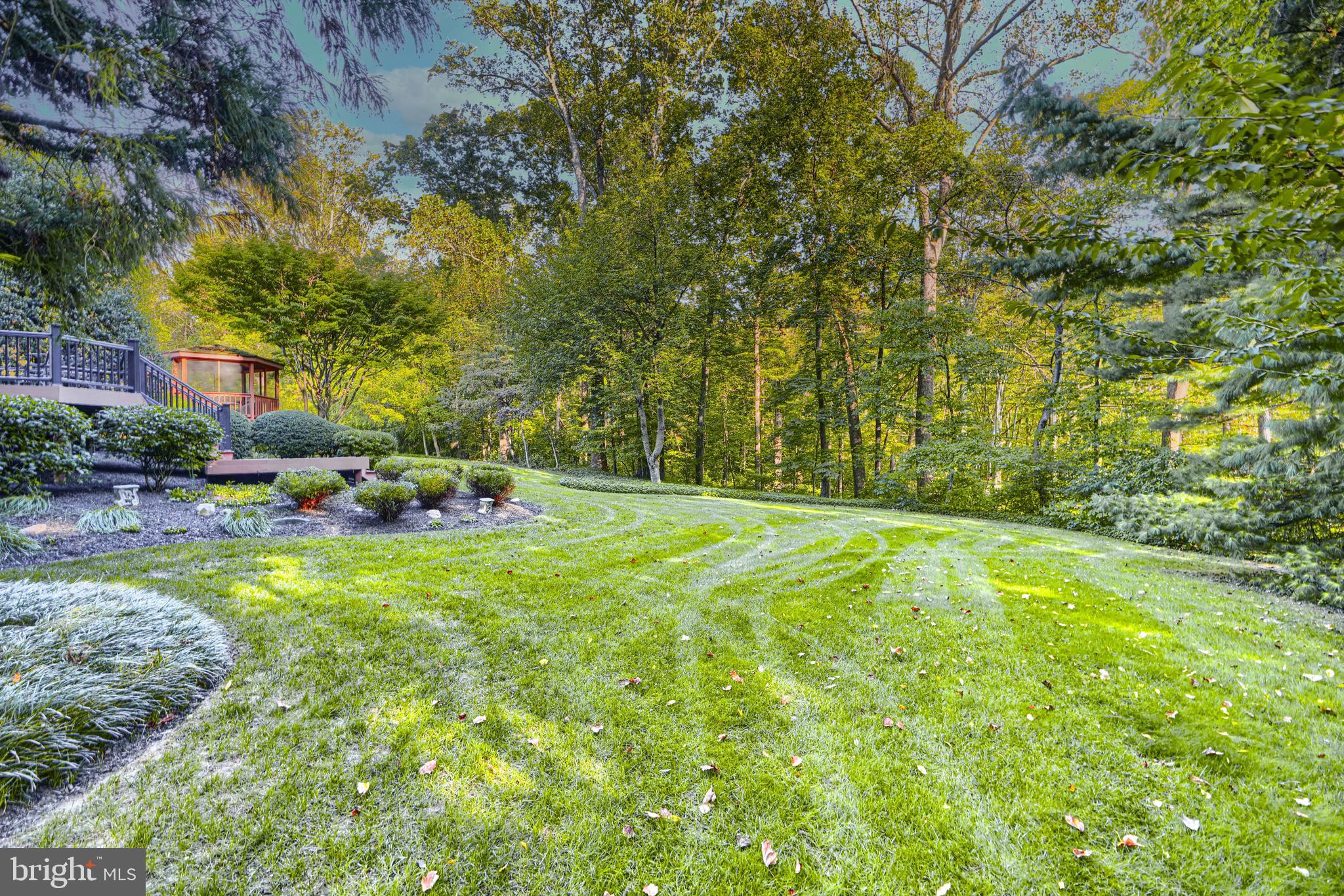 HOLLY KNOLL - Residential