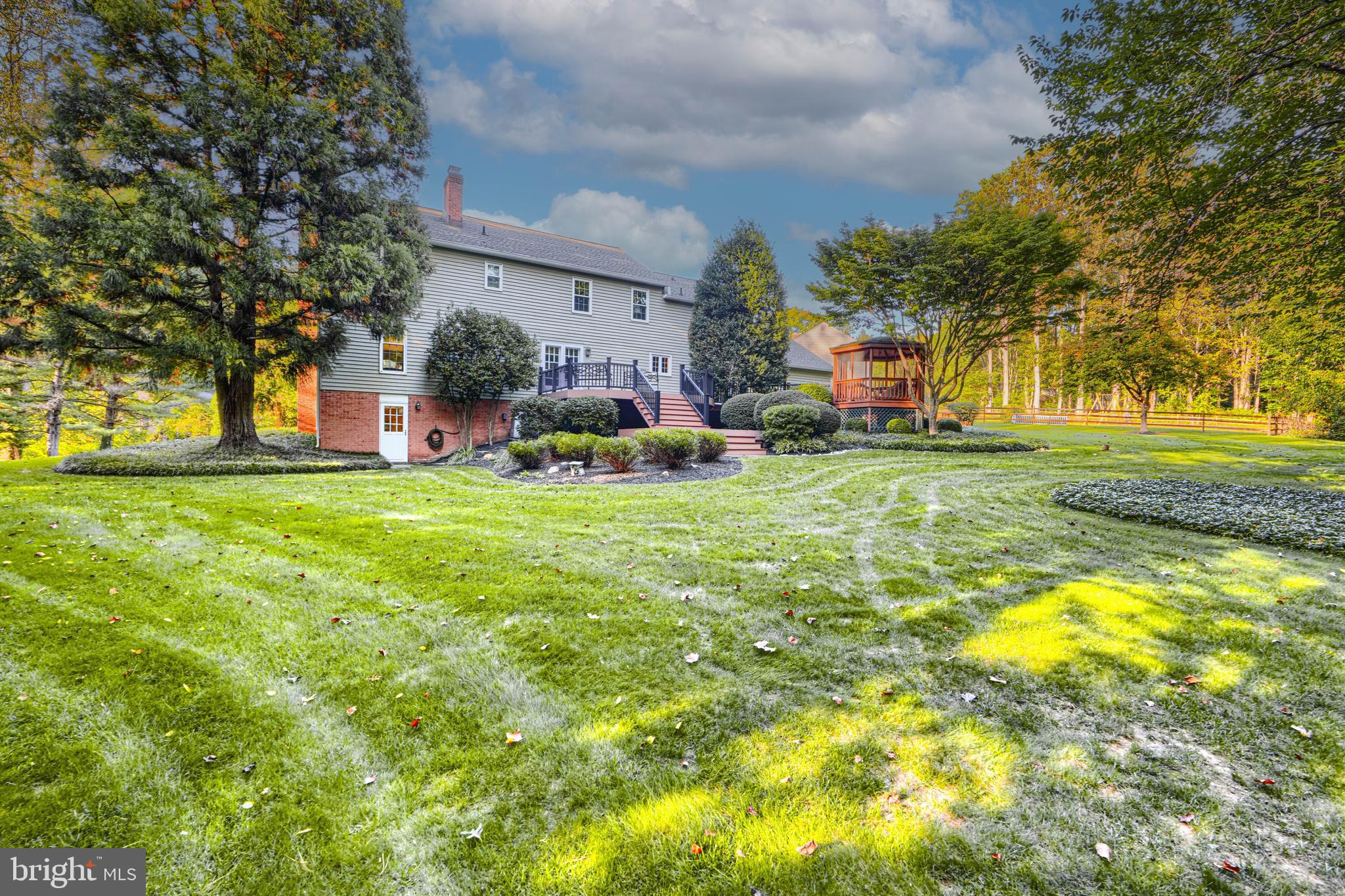 HOLLY KNOLL - Residential