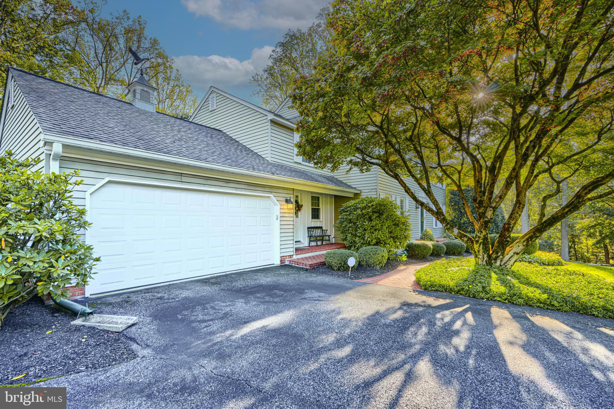 HOLLY KNOLL - Residential