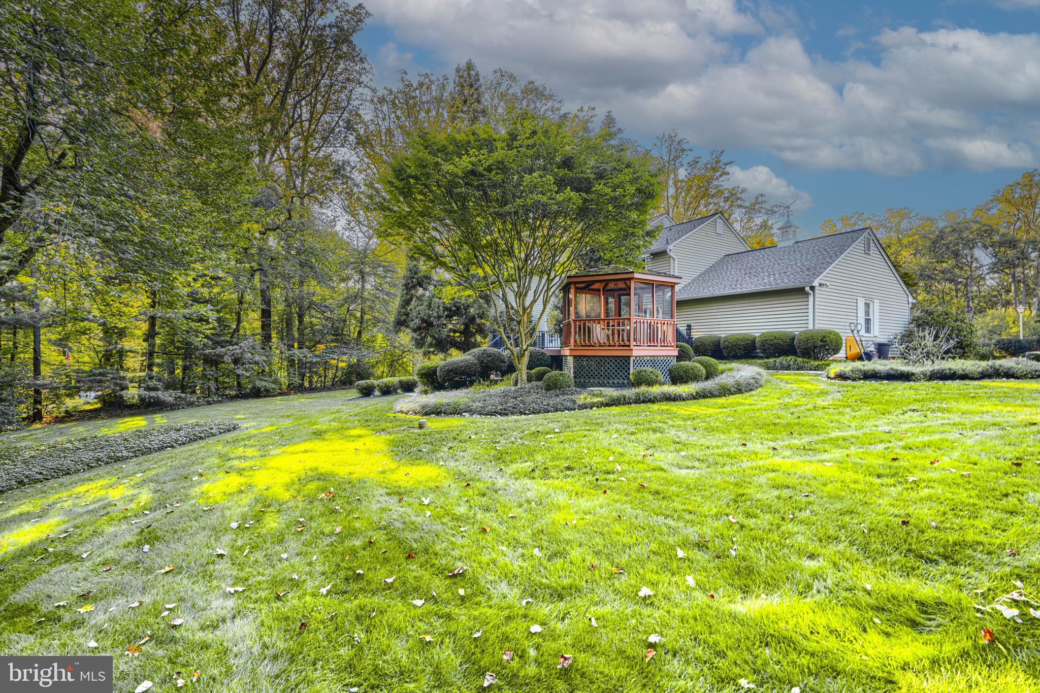 HOLLY KNOLL - Residential