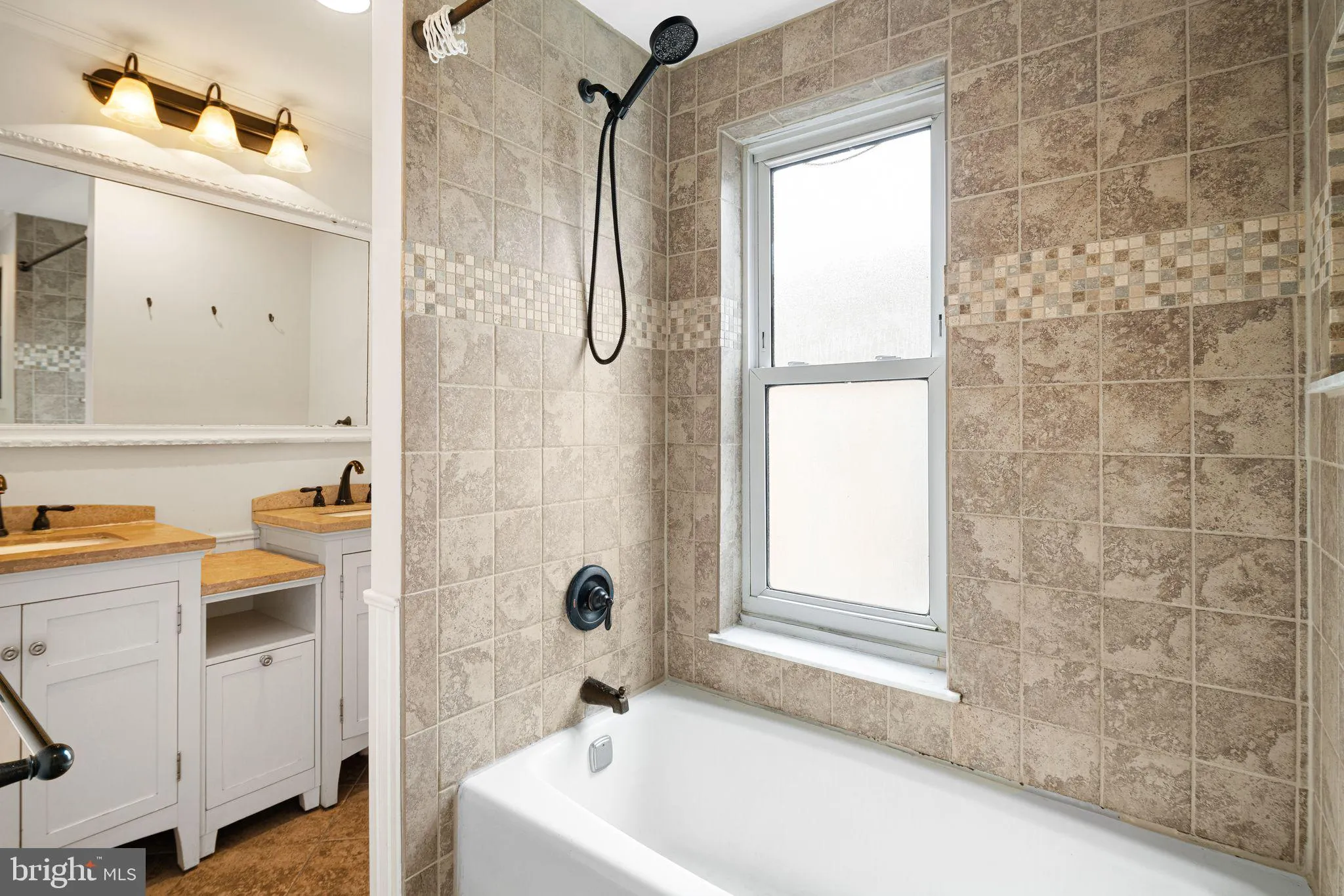 Philadelphia, Pennsylvania 19130, United States, 3 Bedrooms Bedrooms, ,1 BathroomBathrooms,Residential,Active,210319