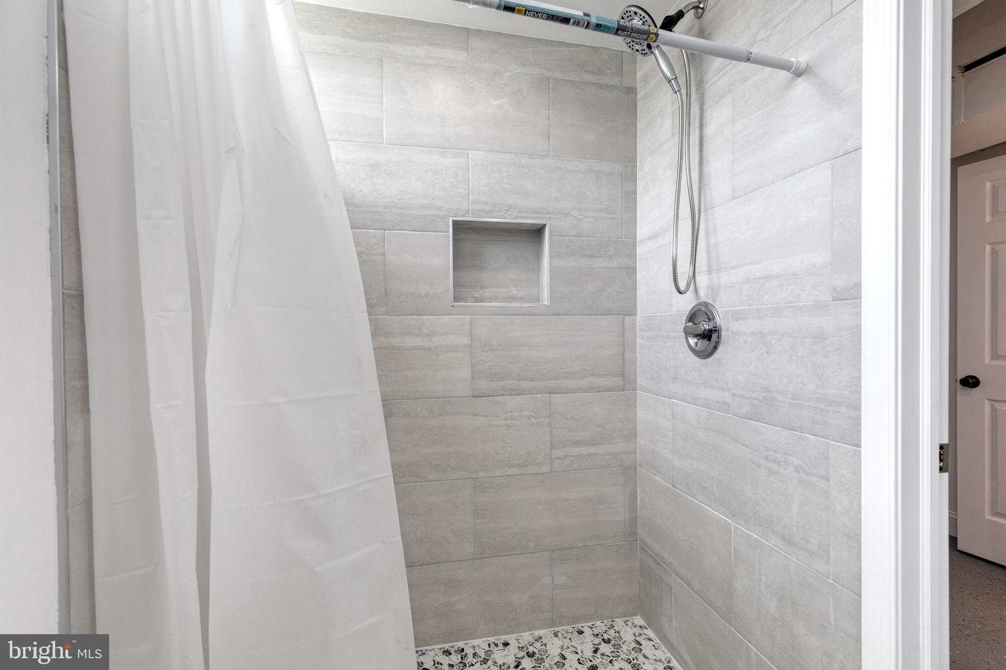 BELAIR-EDISON - Residential Lease