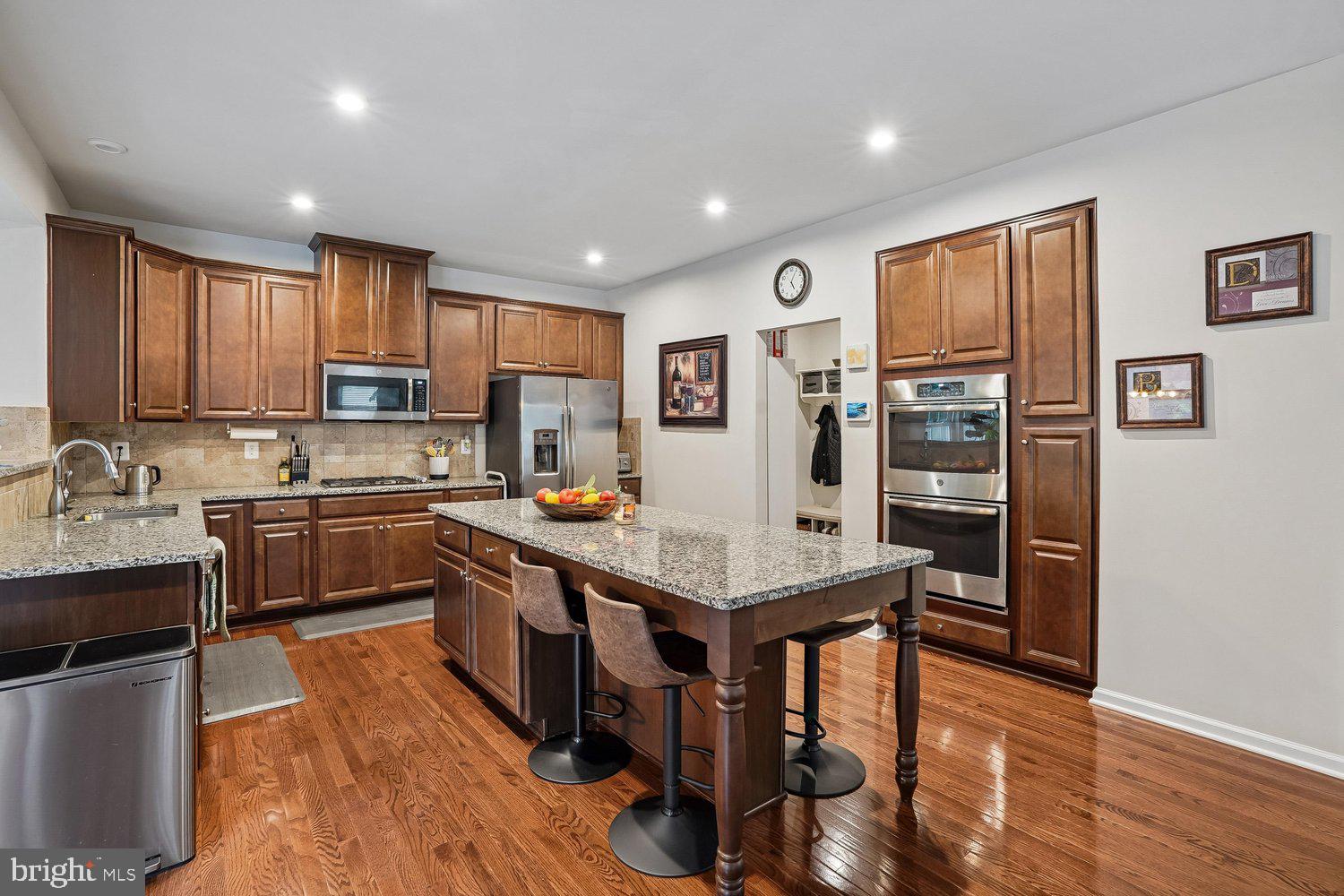 HOADLY MANOR ESTATES - Residential