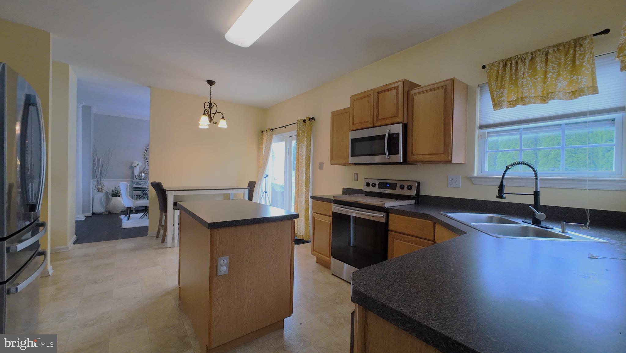 102 S INVERNESS WAY