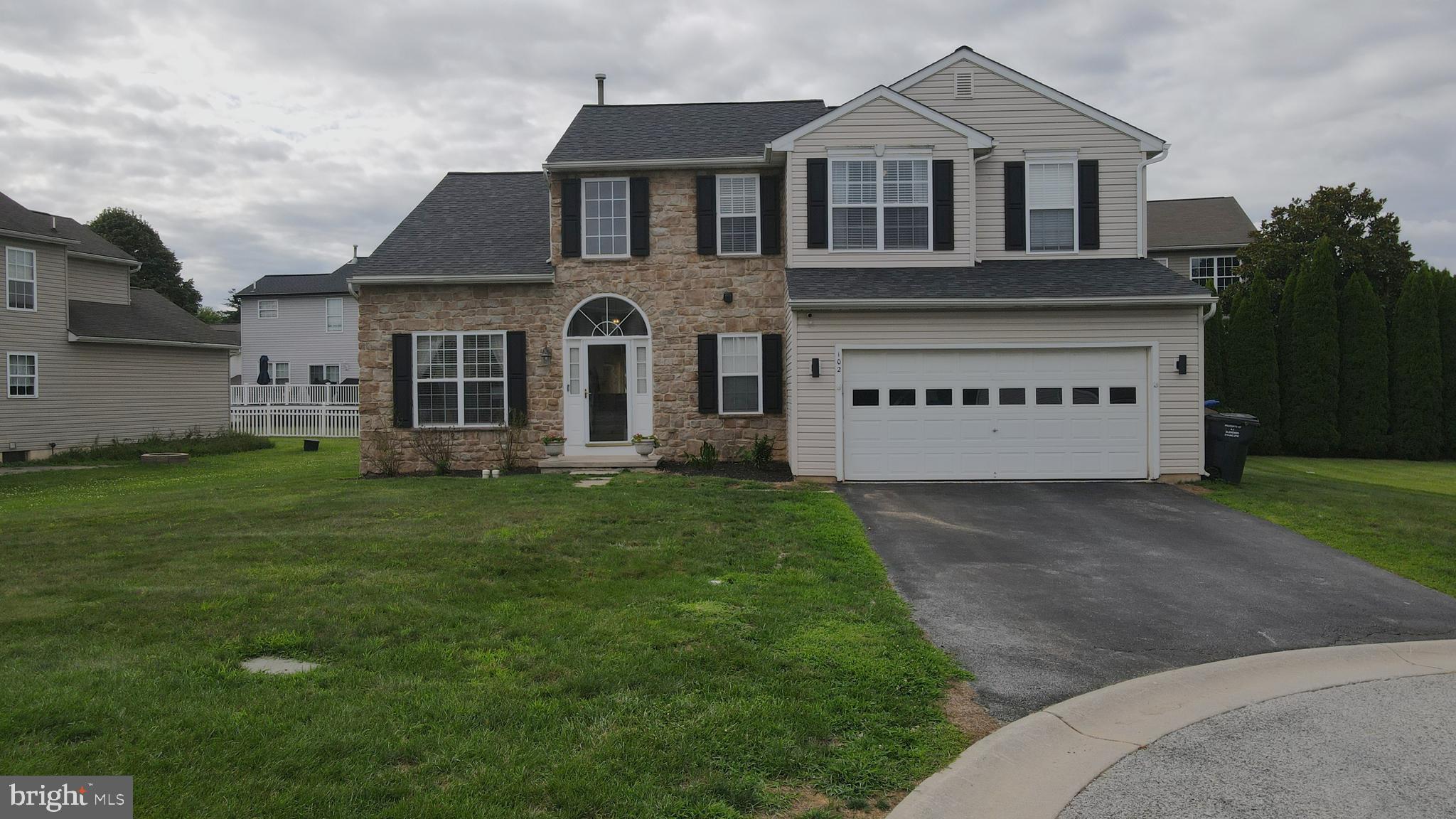 102 S INVERNESS WAY