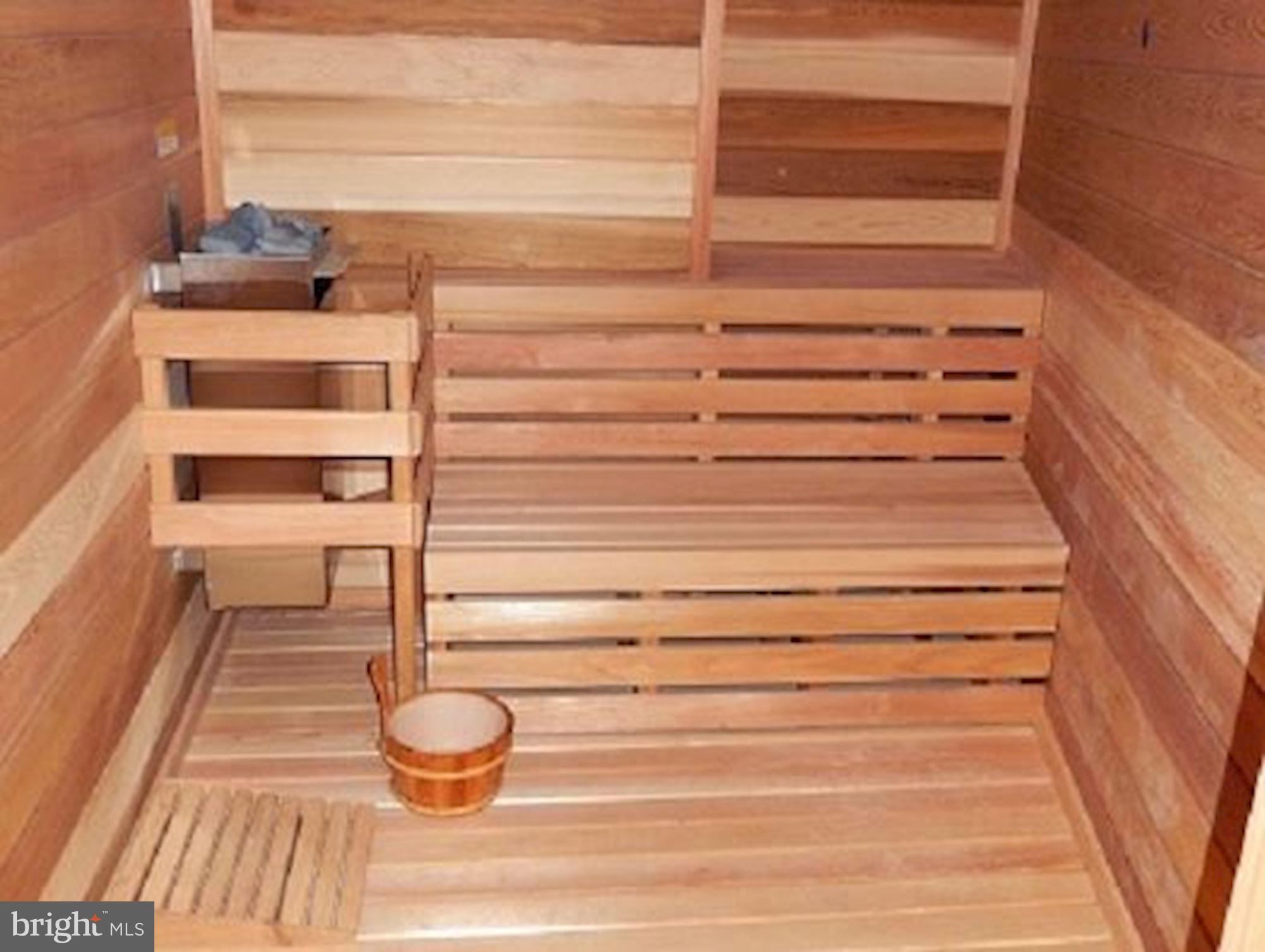 ROTONDA - Residential Lease