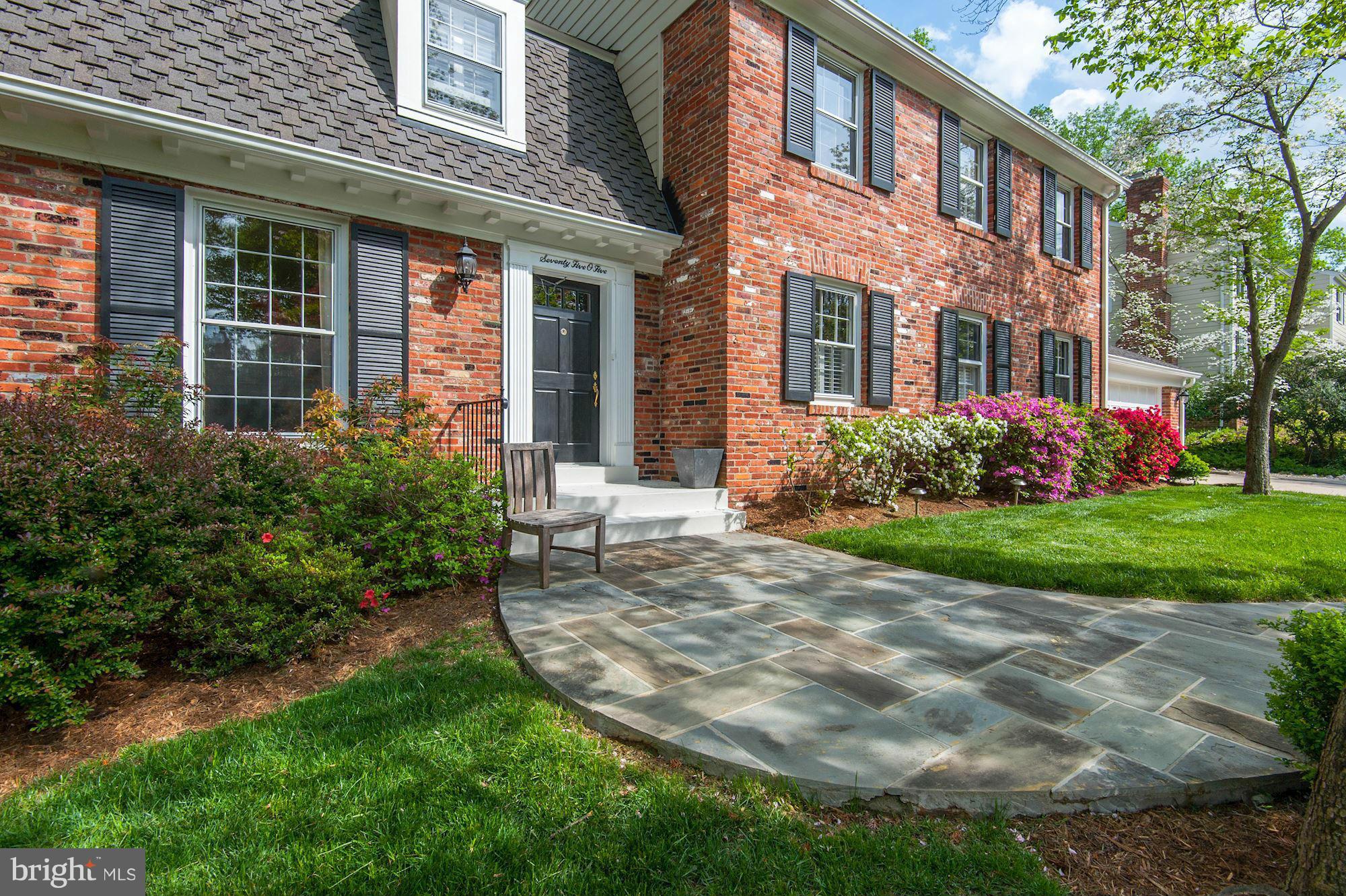 RIVER FALLS - Residential