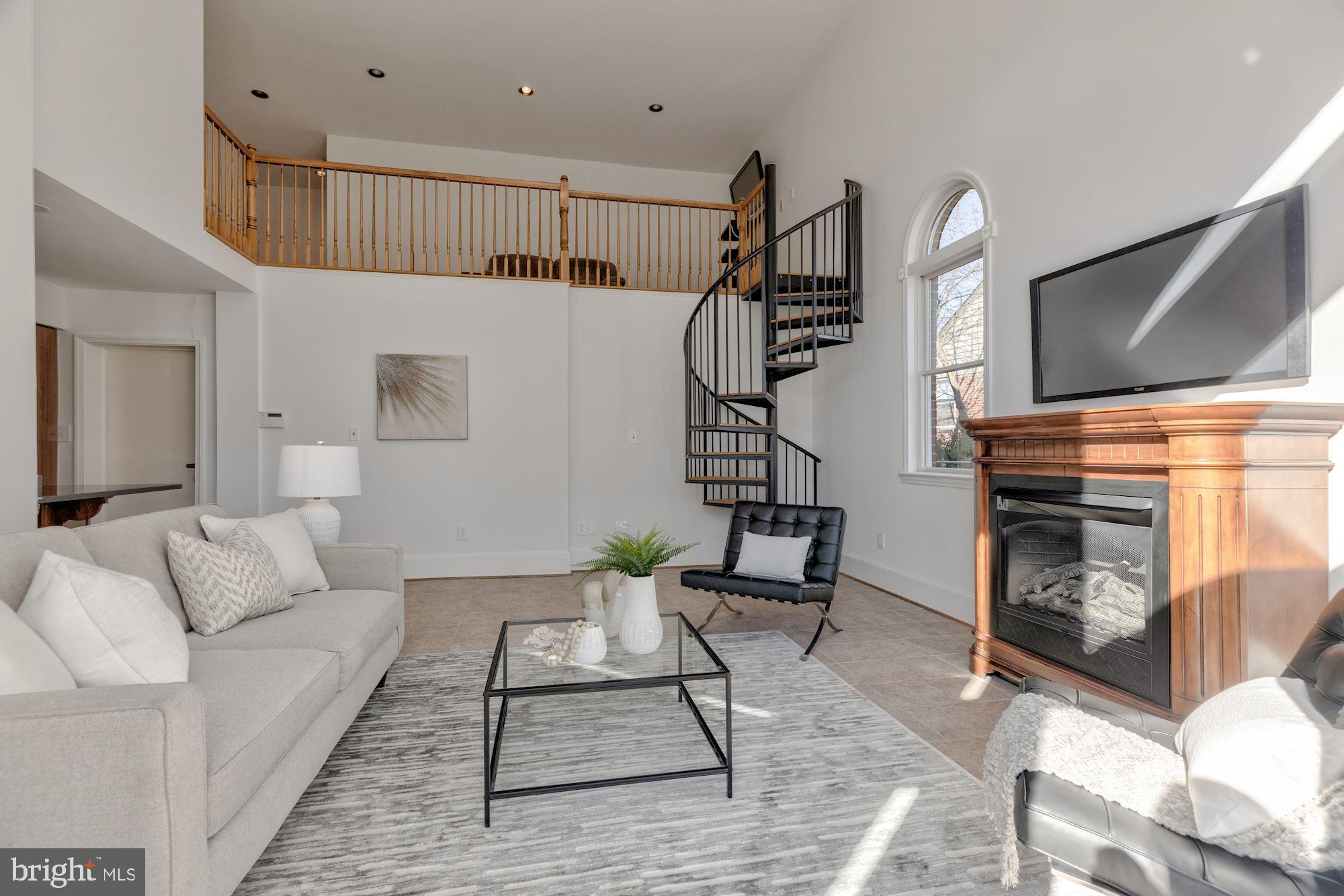 COUNTRY CLUB HILLS - Residential