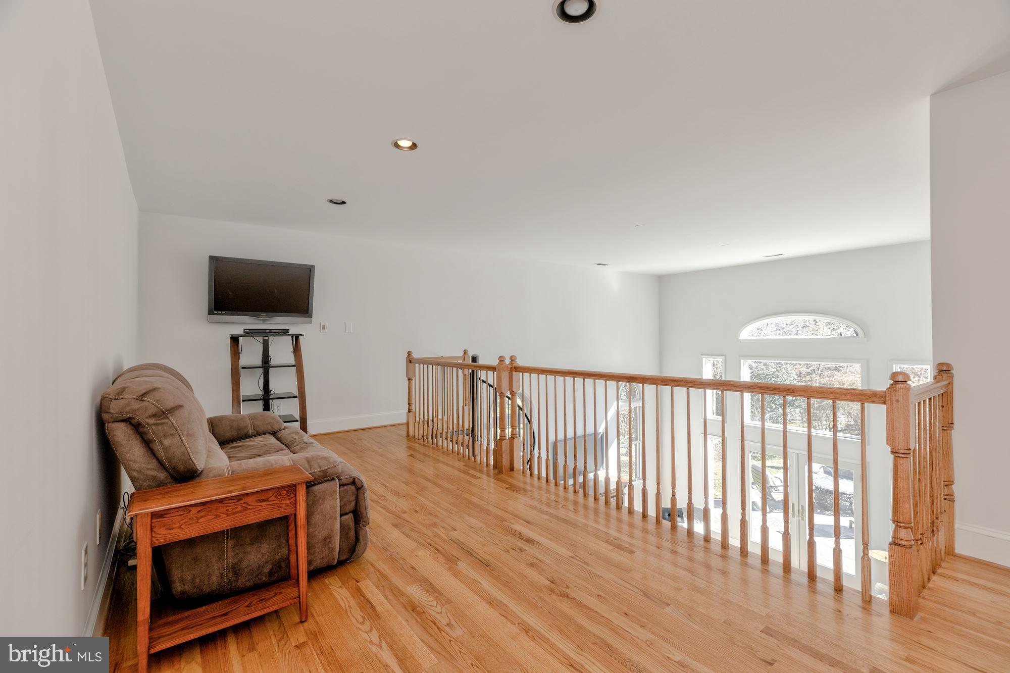 COUNTRY CLUB HILLS - Residential