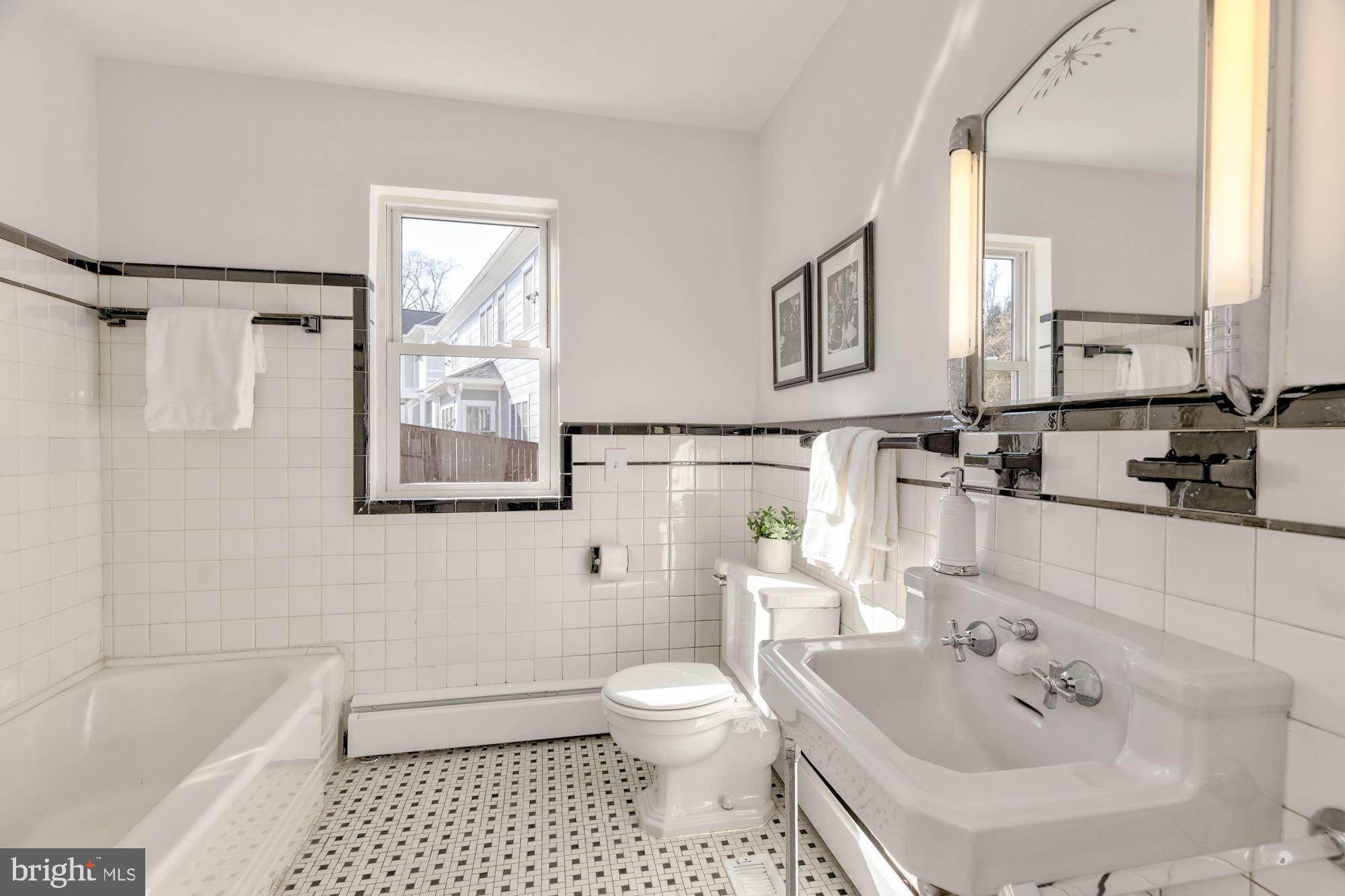 COUNTRY CLUB HILLS - Residential